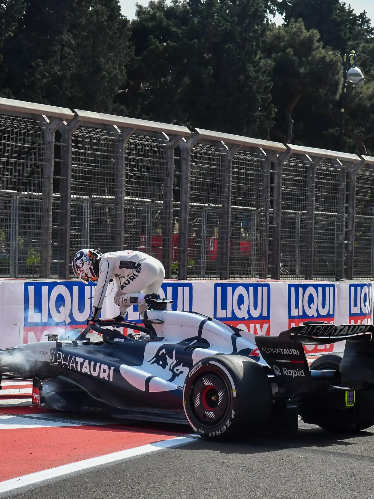 Formel 1 GP Baku Azerbaijan. Sonntag 30.04.2023 Nyck de Vries NED Crash Scuderia Alpha Tauri Formel 1 GP Baku Azerbaijan. Sonntag 30.04.2023 *** Formula 1 GP Baku Azerbaijan Sunday 30 04 2023 Nyck de Vries NED Crash Scuderia Alpha Tauri Formula 1 GP Baku Azerbaijan Sunday 30 04 2023 Copyright: xBEAUTIFULxSPORTS/Erlhofx