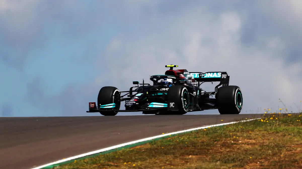 PORTIMAO, PORTUGAL - APRIL 30: Valtteri Bottas of Finland driving the (77) Mercedes AMG Petronas F1 Team Mercedes W12 on track during practice ahead of the F1 Grand Prix of Portugal at Autodromo Internacional Do Algarve on April 30, 2021 in Portimao, Portugal. (Photo by Bryn Lennon/Getty Images)