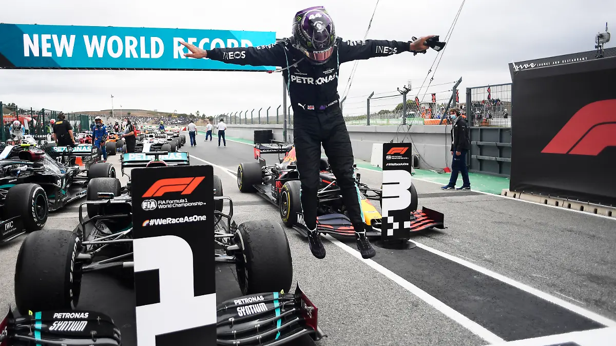 PORTIMAO, PORTUGAL - OCTOBER 25: Race winner Lewis Hamilton of Great Britain and Mercedes GP celebrates his record breaking 92nd race win in parc ferme during the F1 Grand Prix of Portugal at Autodromo Internacional do Algarve on October 25, 2020 in Portimao, Portugal. (Photo by Jorge Guerrero - Pool/Getty Images)