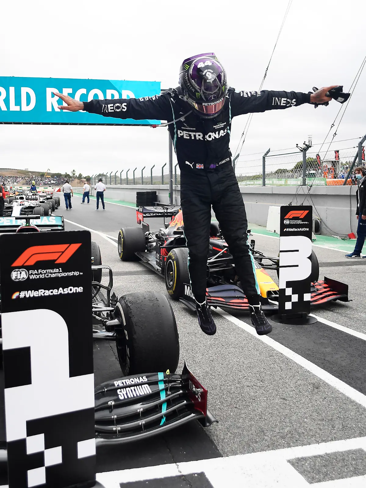 PORTIMAO, PORTUGAL - OCTOBER 25: Race winner Lewis Hamilton of Great Britain and Mercedes GP celebrates his record breaking 92nd race win in parc ferme during the F1 Grand Prix of Portugal at Autodromo Internacional do Algarve on October 25, 2020 in Portimao, Portugal. (Photo by Jorge Guerrero - Pool/Getty Images)