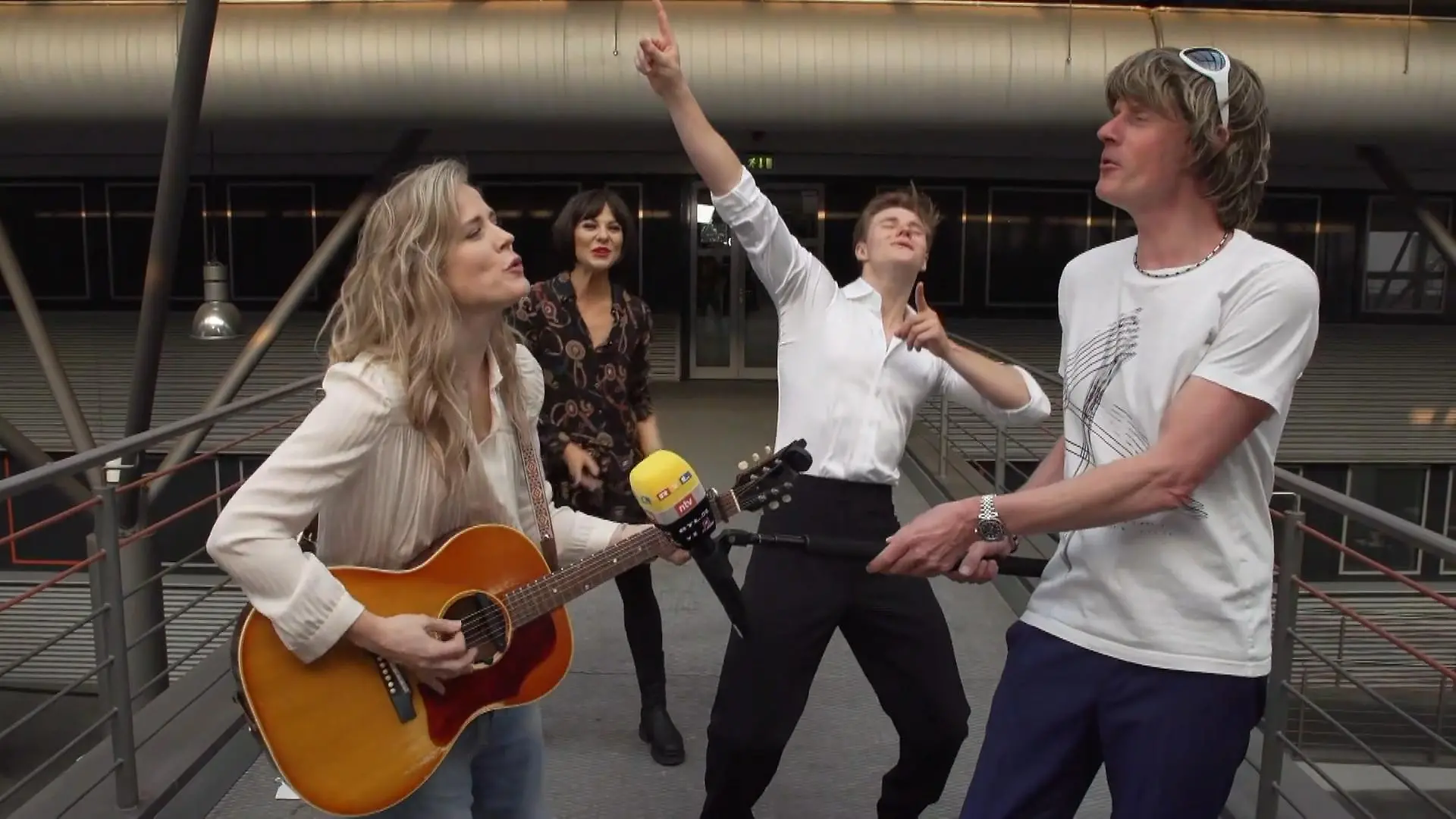 Ilse DeLange und Mickie Krause singen "Calm After The Storm" Überraschendes "Let's Dance"-Duett