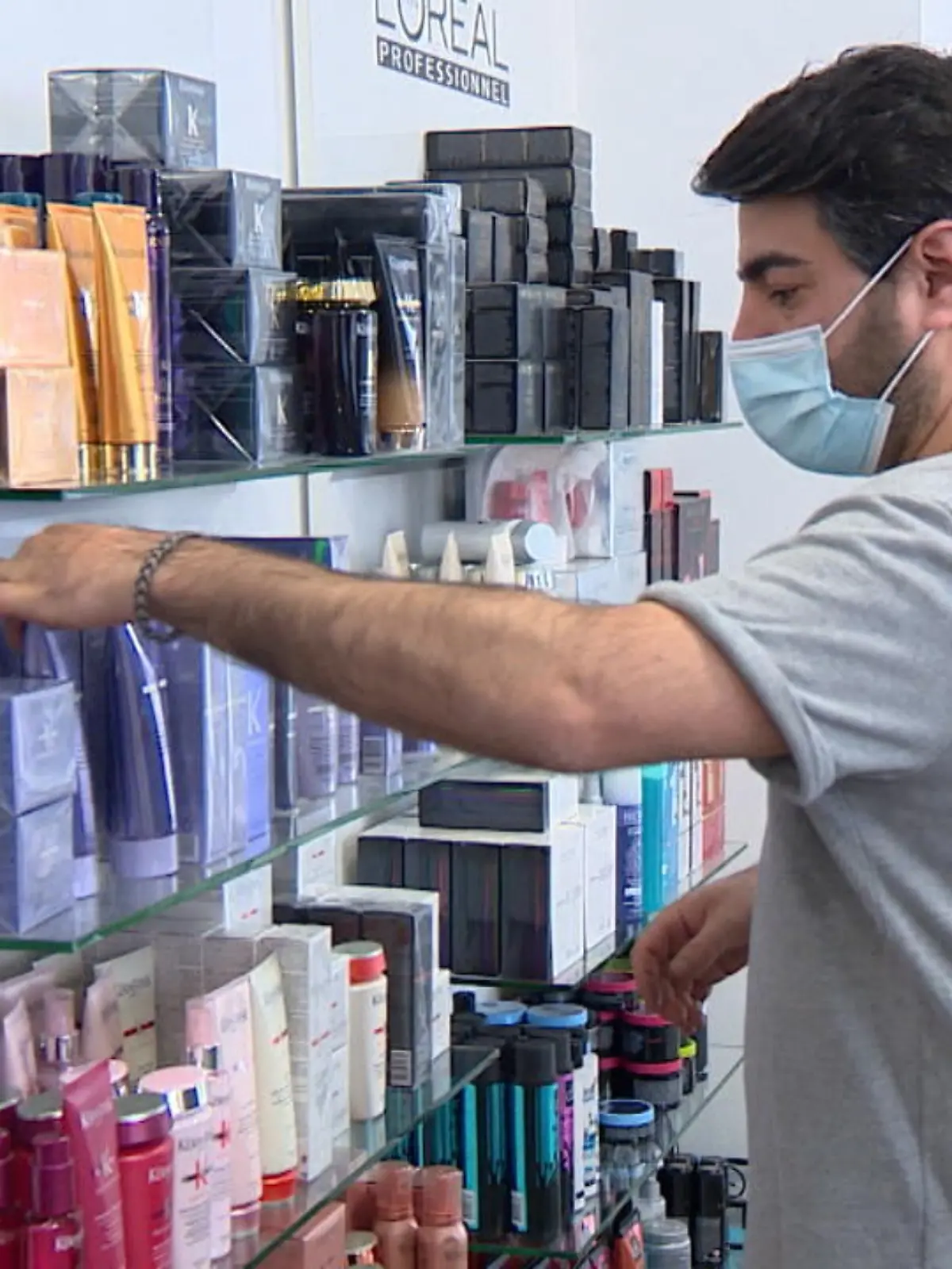 Bild zu: "Wegen Testpflicht bleiben Salons leer"