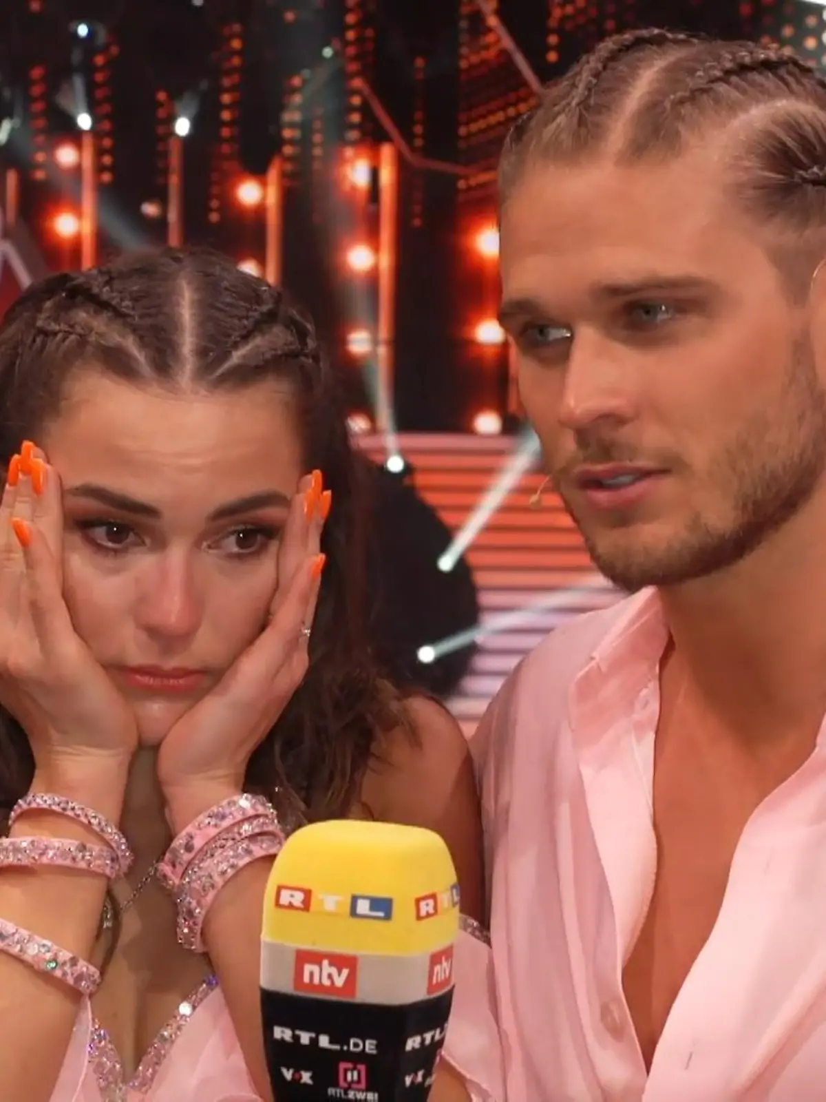 Bild zu: "Renata Lusin weint nach der Show um Nicolas"