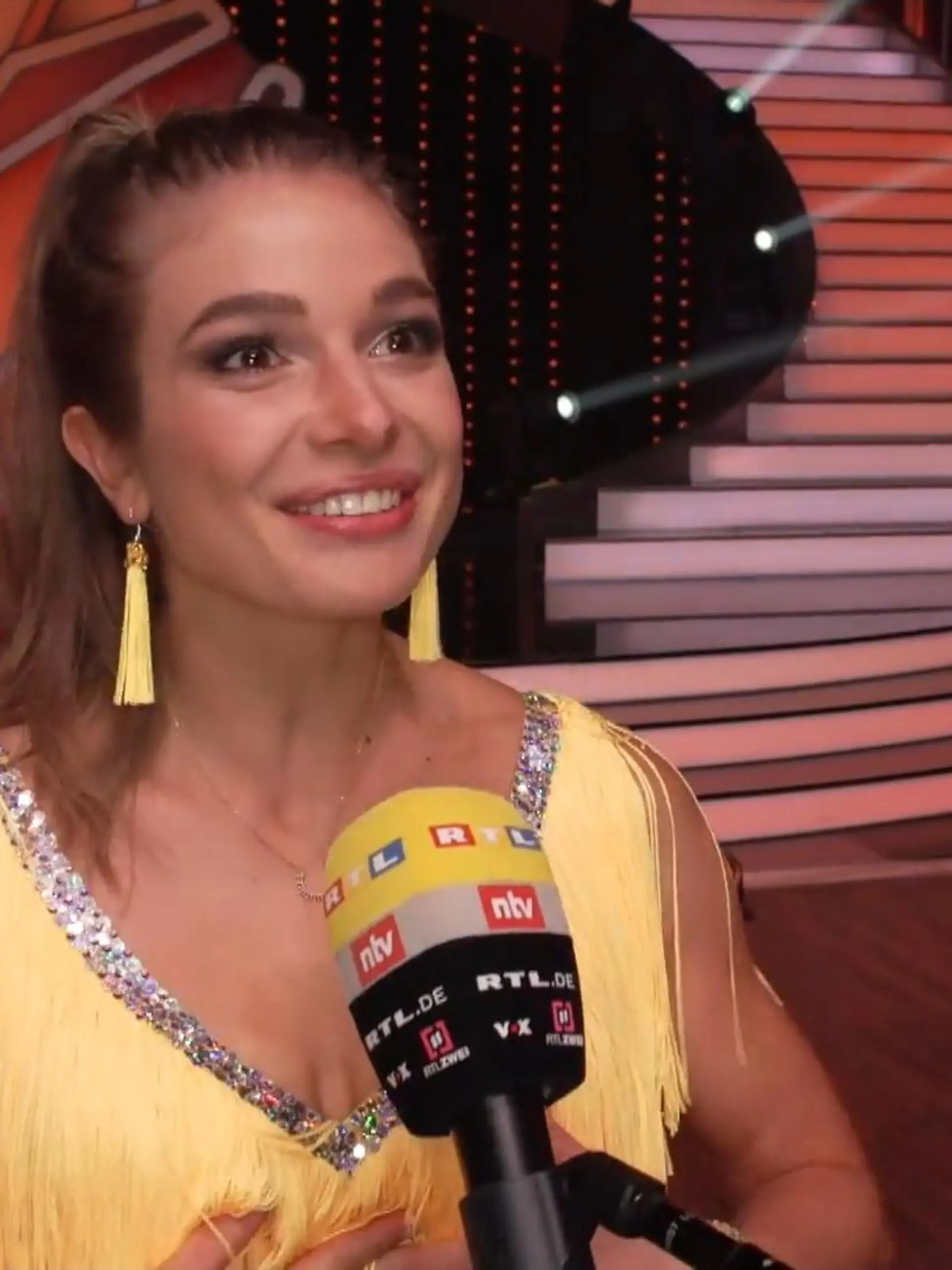 Bild zu: "In Show 8 platzt Lolas Knoten endlich"