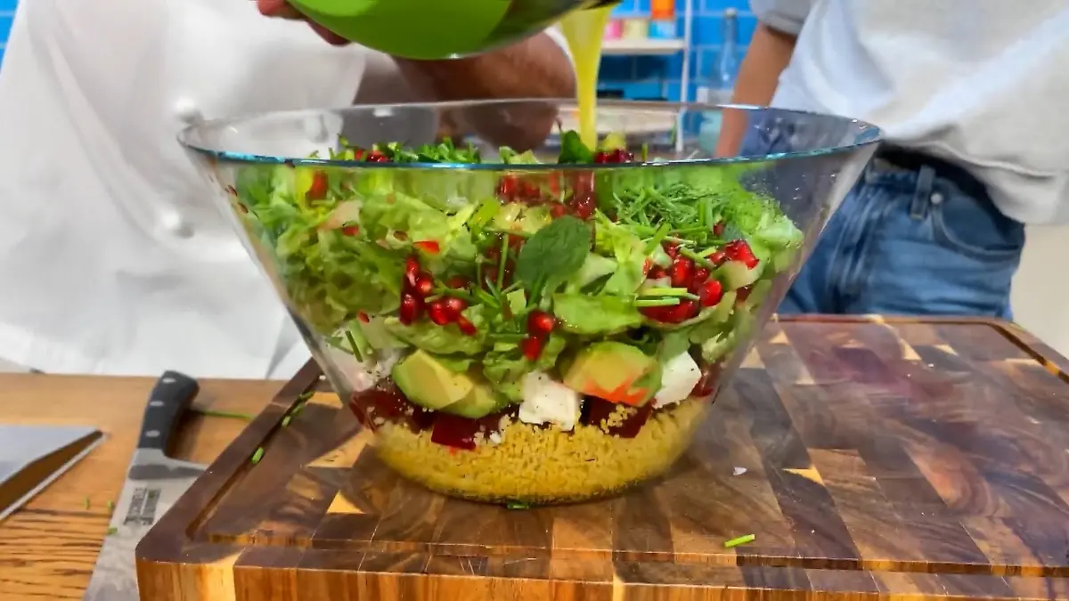 Steffen-Henssler-Rezepte: Diesen schnellen Schichtsalat mit Couscous ...