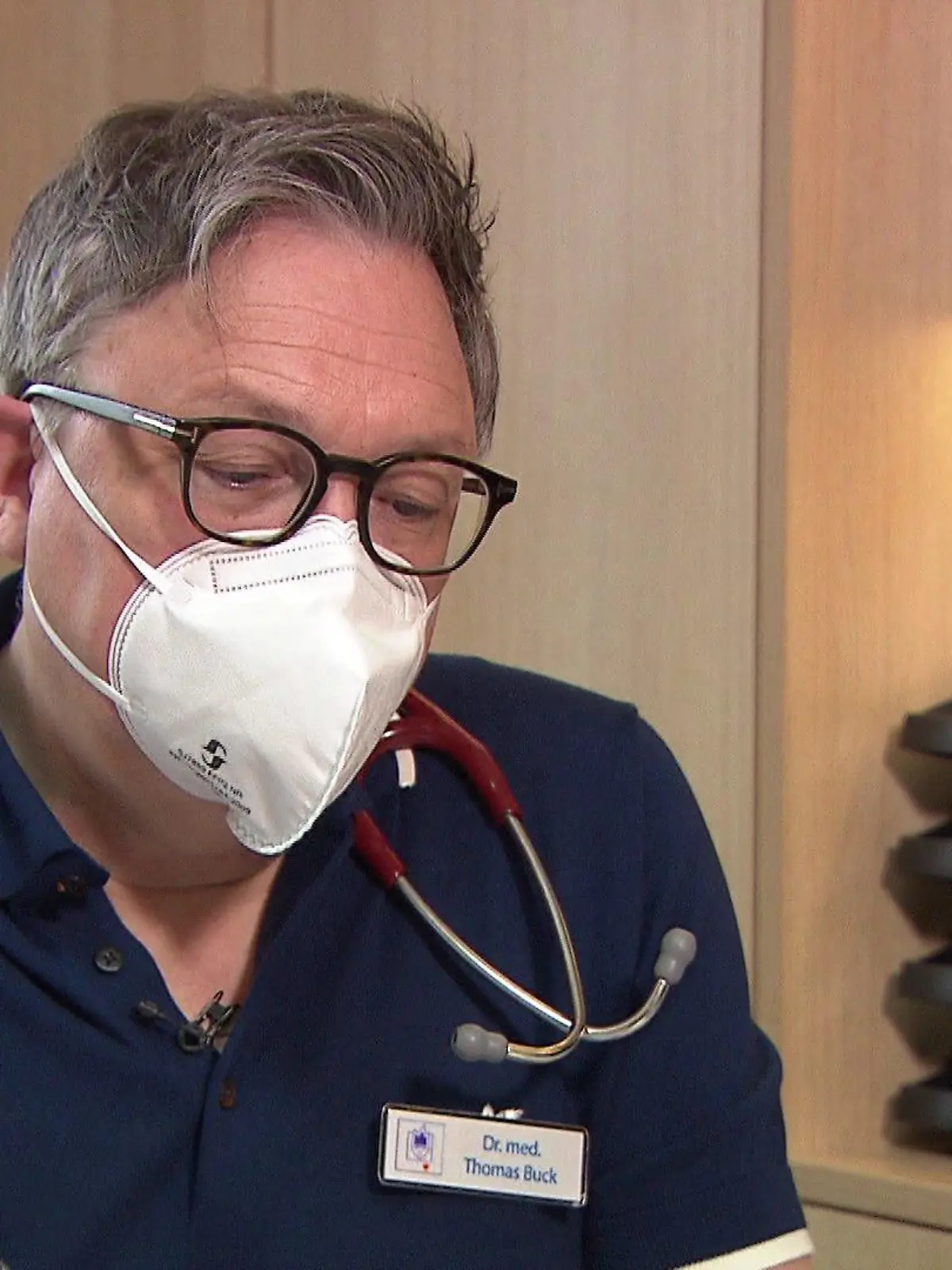 Kinderarzt Dr. Thomas Buck kämpft auch drei Monate nach seiner Coronaimpfung noch mit den Nachwirkungen.