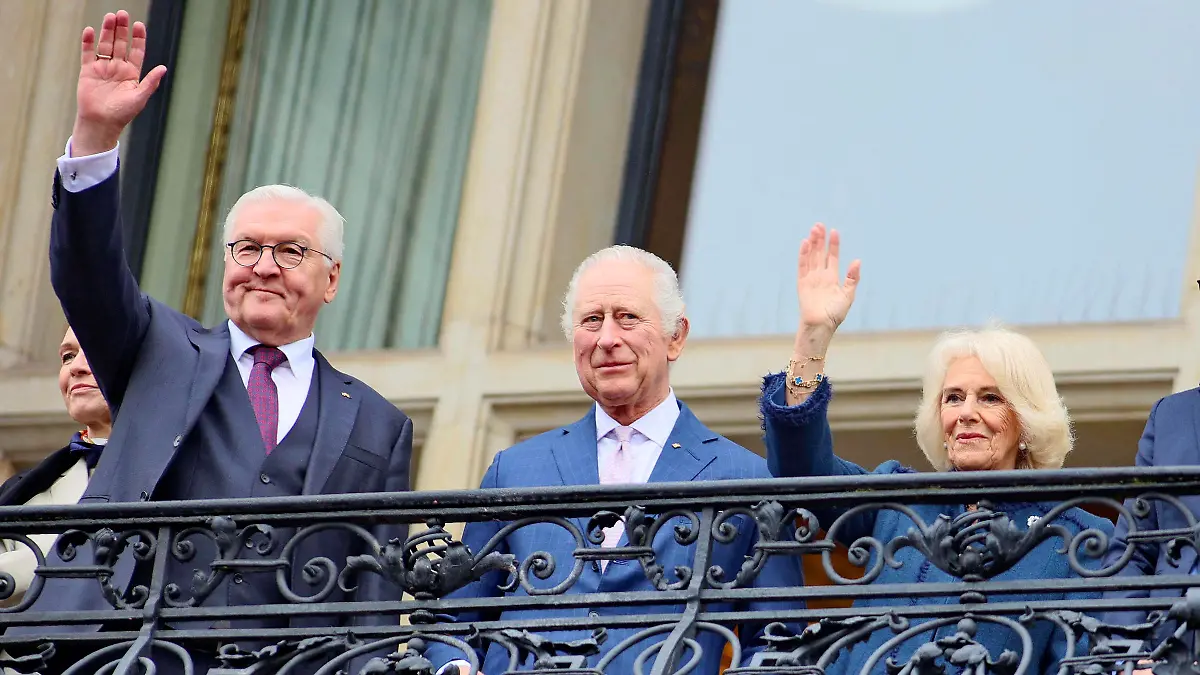 Frank-Walter Steinmeier, König Charles III., Königin-Gemahlin Camilla, Eva-Maria Tschentscher undPeter Tschentscher beim Besuch im Hamburger Rathaus anlässlich des Staatsbesuchs des britischen Königspaares in Deutschland. Hamburg, 31.03.2023 *** Frank Walter Steinmeier, King Charles III , Queen consort Camilla, Eva Maria Tschentscher andPeter Tschentscher during the visit to Hamburg City Hall on the occasion of the state visit of the British royal couple to Germany Hamburg, 31 03 2023 Foto:xgbrcix/xFuturexImage