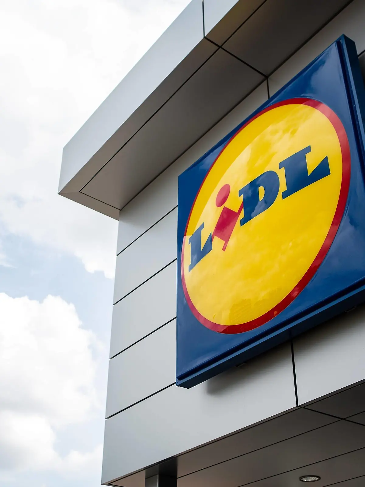 - BRUSSELS, BELGIUM: Illustration picture shows the Lidl logo at the entrance of a Lidl supermarket in Brussels, Wednesday 14 August 2013. SISKAxGREMMELPREZ PUBLICATIONxINxGERxSUIxAUTxONLY x45270473x  