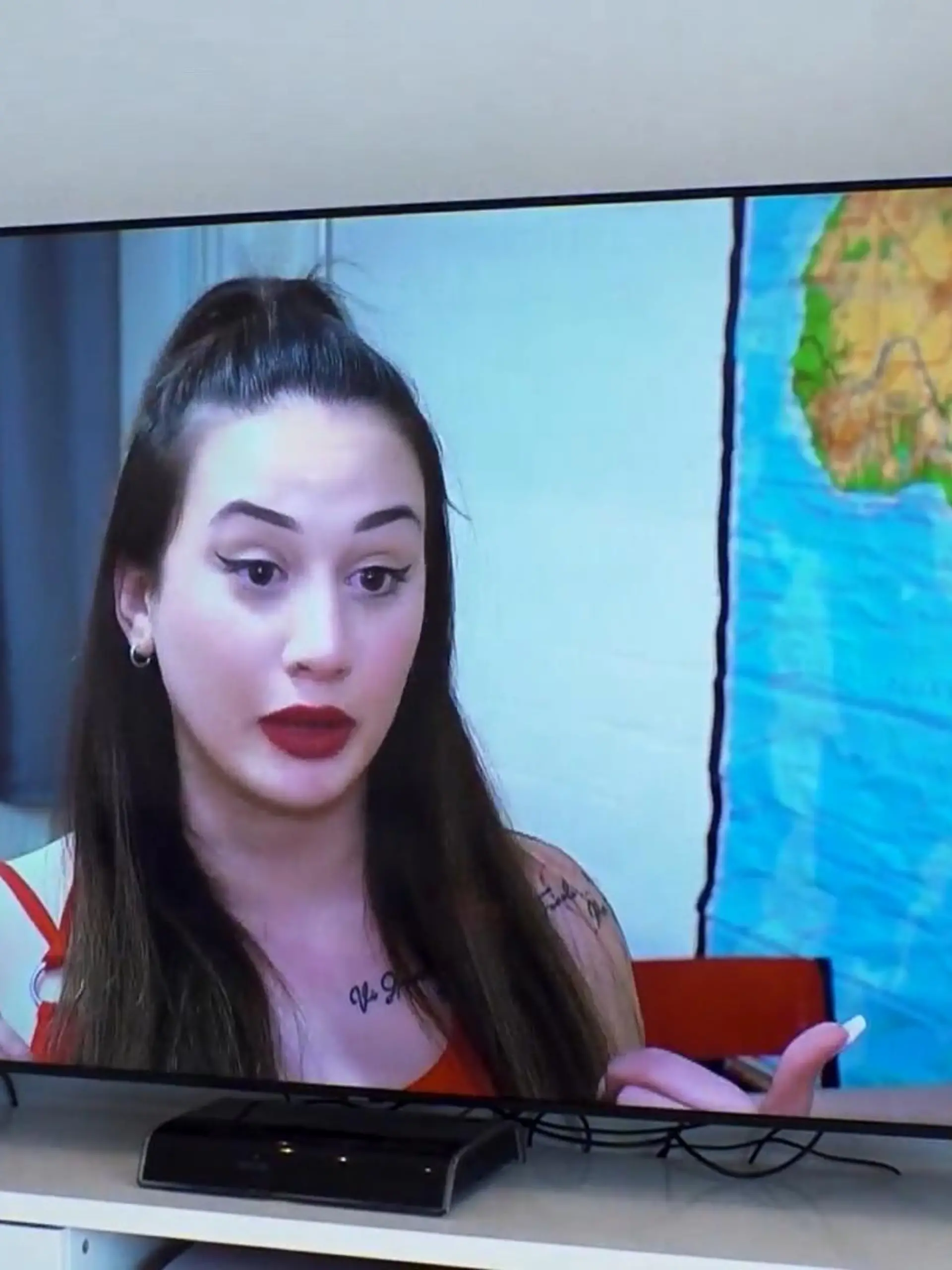 Chiara D'Amico war vor gut einem Jahr die zweite Siegerin bei DSDS. Die beliebte Musik-Show rund um Pop-Titan Dieter Bohlen hat die junge Hessin mit italienischen Wurzeln inzwischen hinter sich gelassen. Gerade ist sie 20 geworden und hat eine Hauptrolle bei RTL2 ergattert. Nun ist sie immer montags bis freitags ab 17:05 Uhr in der Serie „Krass Schule“ zu sehen