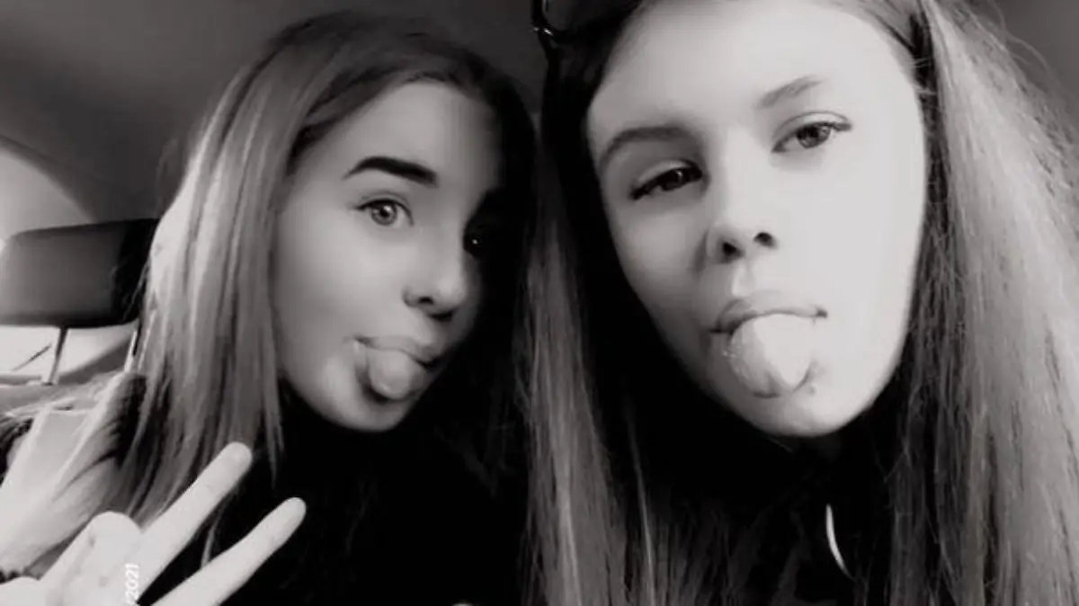 Khloe Woods and Ellie Hughes retteten einen Mann vor dem Ertrinken, indem sie eine Menschenkette bildeten.