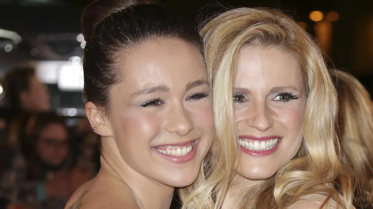 Michelle Hunziker und Aurora Hunziker-Ramazzotti bei der Verleihung der 51. Goldenen Kamera 2016 in der Hamburg Messe. Hamburg, 06.02.2016 | Verwendung weltweit