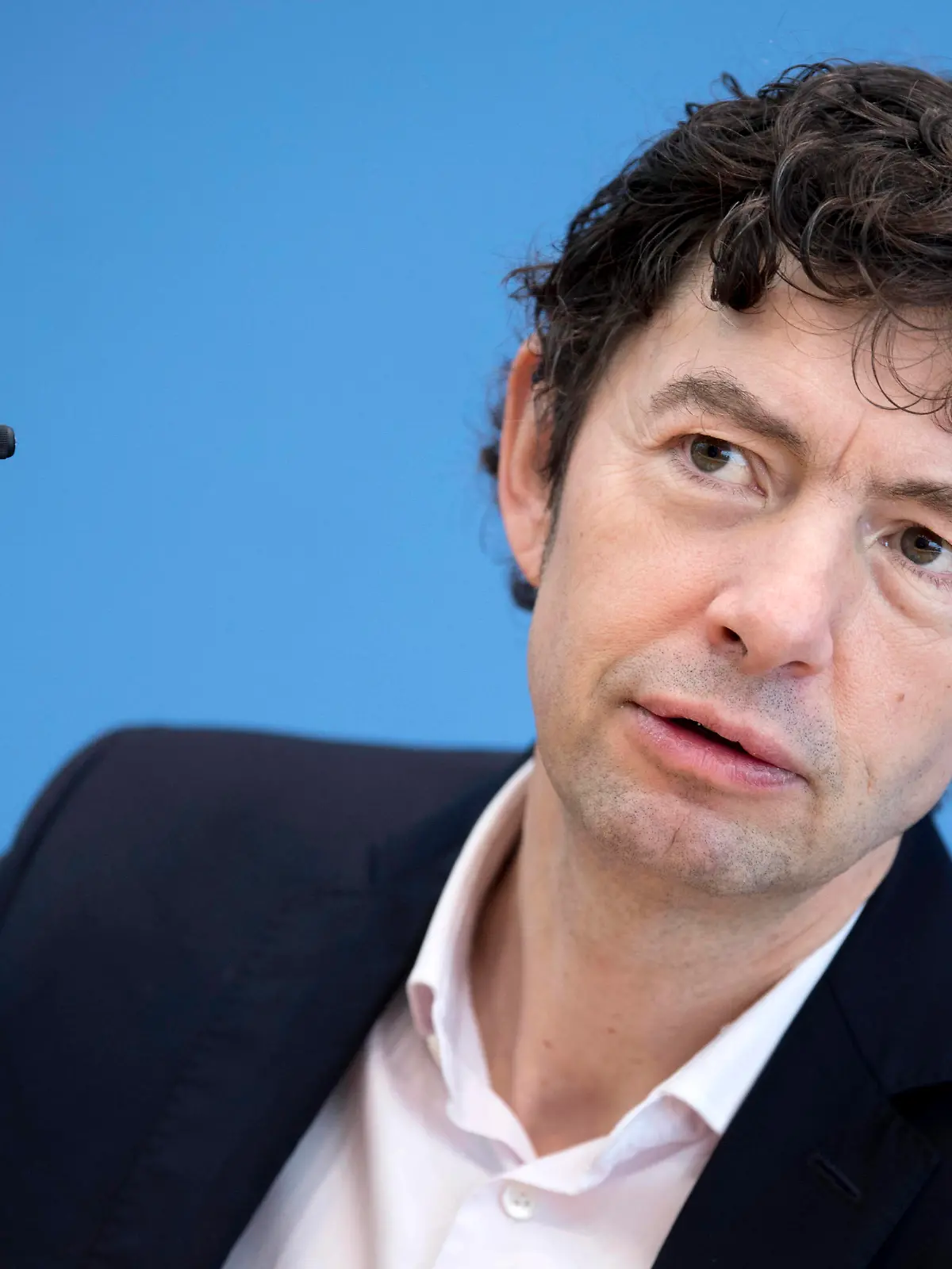  Prof. Christian Drosten, Coronavirus DEU, Deutschland, Germany, Berlin, 02.03.2020 Prof. Christian Drosten, Direktor Institut fuer Virologie Charite Berlin, waehrend der Bundespressekonferenz zum Thema Unterrichtung des BMG zum Umgang mit dem Coronavirus in Berlin. Prof. Christian Drosten, director Institut for Virologie Charite Berlin, during a press call at the Bundespressekonferenz concerning on the spread of novel coronavirus in Berlin. The number of people infected with the novel coronavirus in Germany jumped sharply official data showed, for example by the Robert Koch Institute, Germany s centre for disease control and prevention. *** Prof Christian Drosten, Coronavirus DEU, Germany, Germany, Berlin, 02 03 2020 Prof Christian Droste