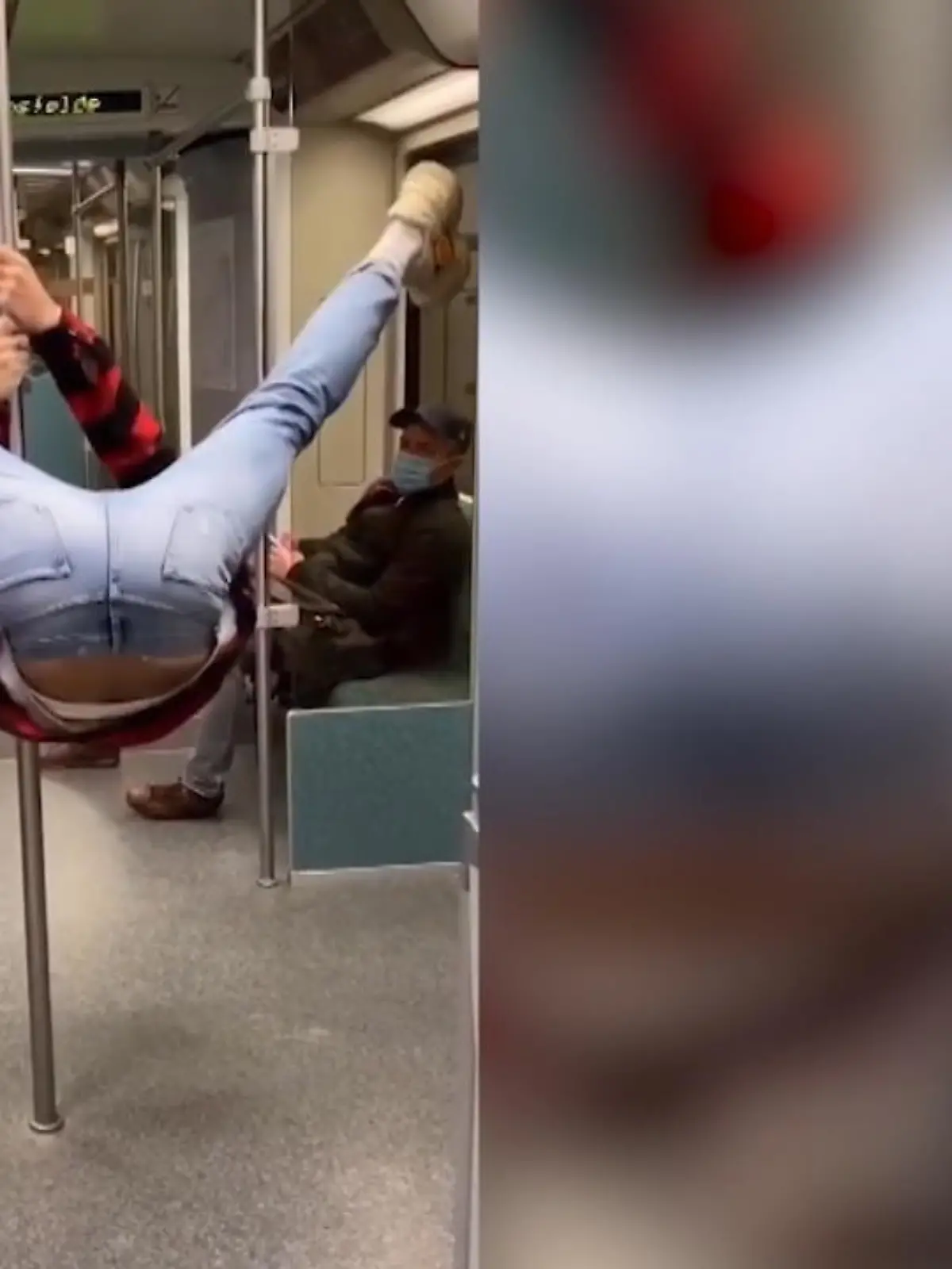 Bild zu: "Riccardo Simonetti tanzt an der Haltestange Pole-Dance"