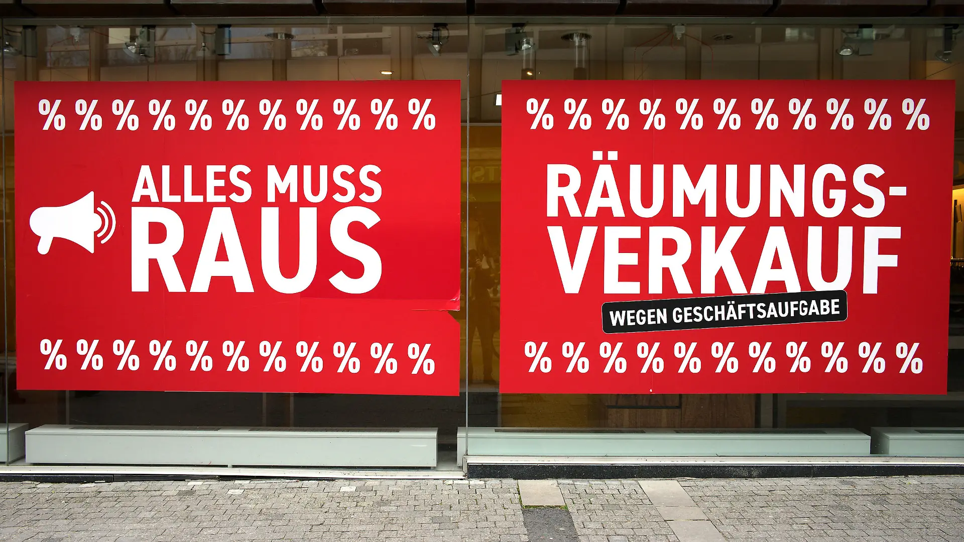 Räumungsverkauf wegen Geschäftsaufgabe, Rabattschlacht