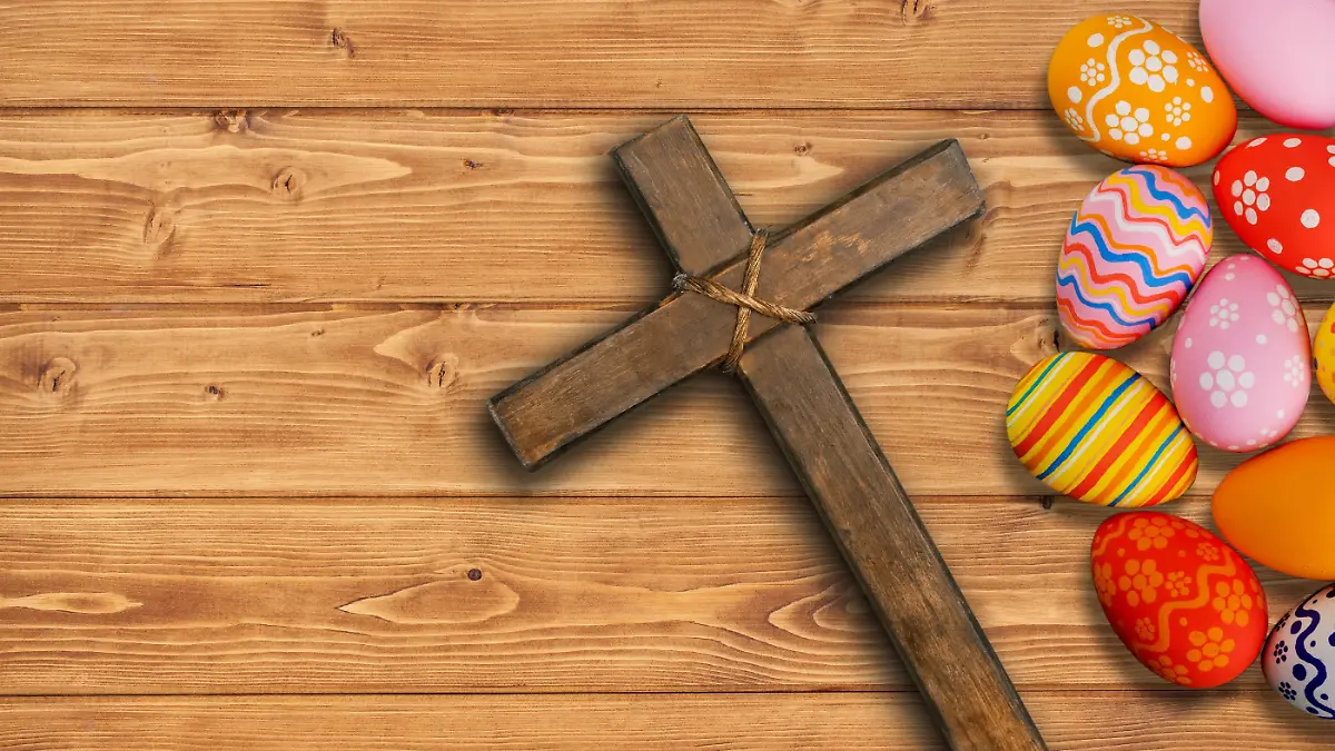 Ostereier mit Kreuz