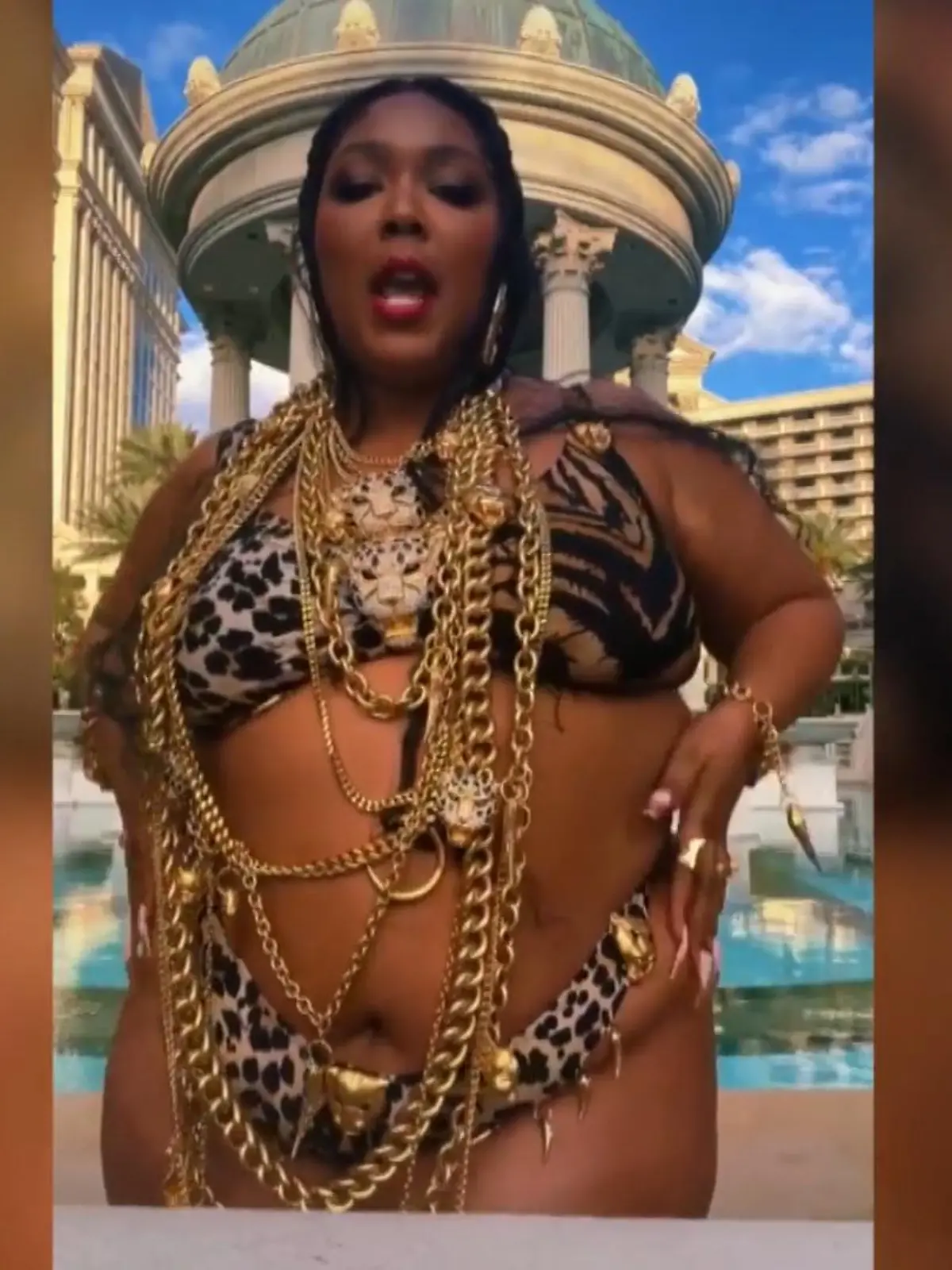 Bild zu: "Heiße Dance-Moves von Sängerin Lizzo"