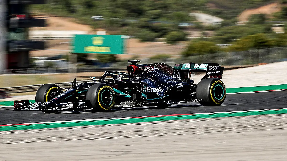 FORMULA 1 HEINEKEN PORTUGUESE GRAND PRIX 2020 / 23.10.2020, Autodromo Internacional do Algarve, Portimao, FORMULA 1 HEINEKEN PORTUGUESE GRAND PRIX 2020,im Bild Lewis Hamilton GB 44, Mercedes-AMG Petronas F1 Team *** FORMULA 1 HEINEKEN PORTUGUESE GRAND PRIX 2020 23 10 2020, Autodromo Internacional do Algarve, Portimao, FORMULA 1 HEINEKEN PORTUGUESE GRAND PRIX 2020, in the picture Lewis Hamilton GB 44 , Mercedes AMG Petronas F1 Team nordphotoxBratic nph00250