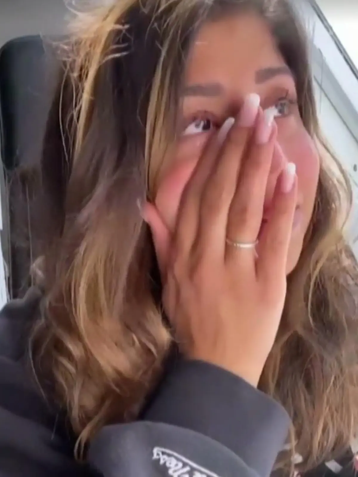 Bild zu: "Eva Benatatou und Chris Broy getrennt"