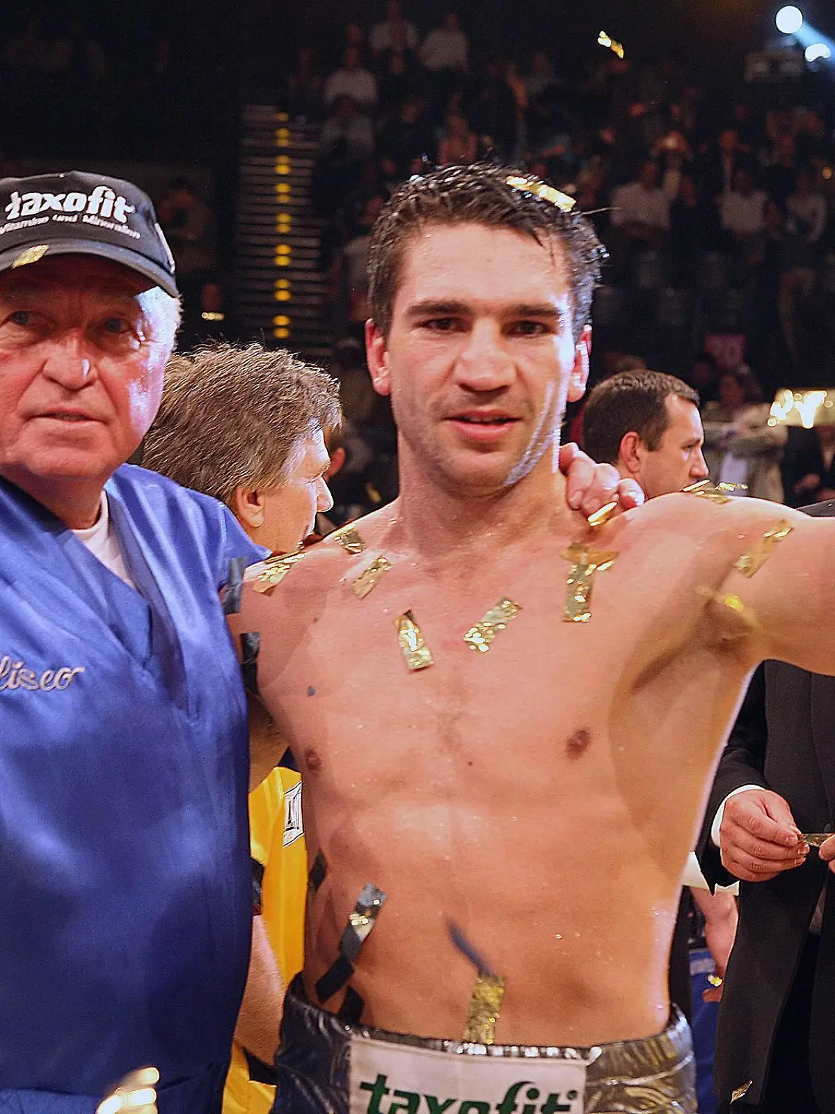 Markus Beyer (re.), alter und neuer WBC Weltmeister im Supermittelgewicht, freut sich mit Trainer Ulli Wegner (beide Deutschland) über seine erfolgreiche Titelverteidigung  