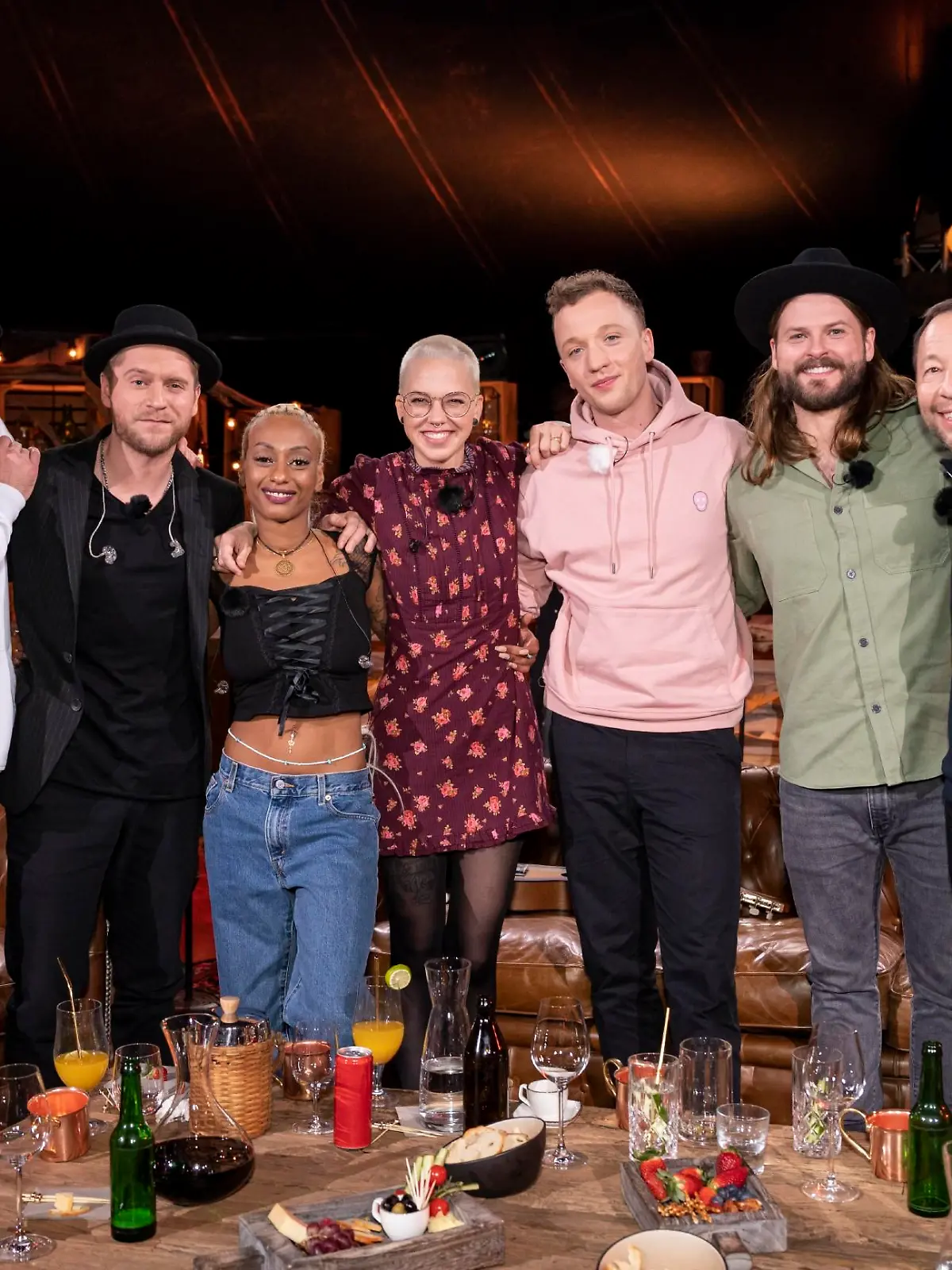 Gentleman, Johannes Oerding, Nura, Stefanie Heinzmann, Joris, Ian Hooper, DJ BoBo in der dritten Folge von "Sing meinen Song - Das Tauschkonzert" 2021.