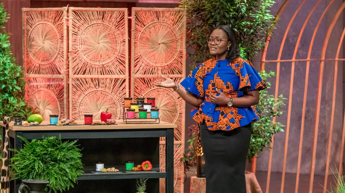 N´deye Fall-Kuete aus Hamburg präsentiert mit _Ndeyefoods" Westafrikanische Gourmet-Saucen. Sie erhofft sich ein Investment von 130.000 Euro für 25 Prozent der Anteile an ihrem Unternehmen. Die Verwendung des sendungsbezogenen Materials ist nur mit dem Hinweis und Verlinkung auf TVNOW gestattet.
