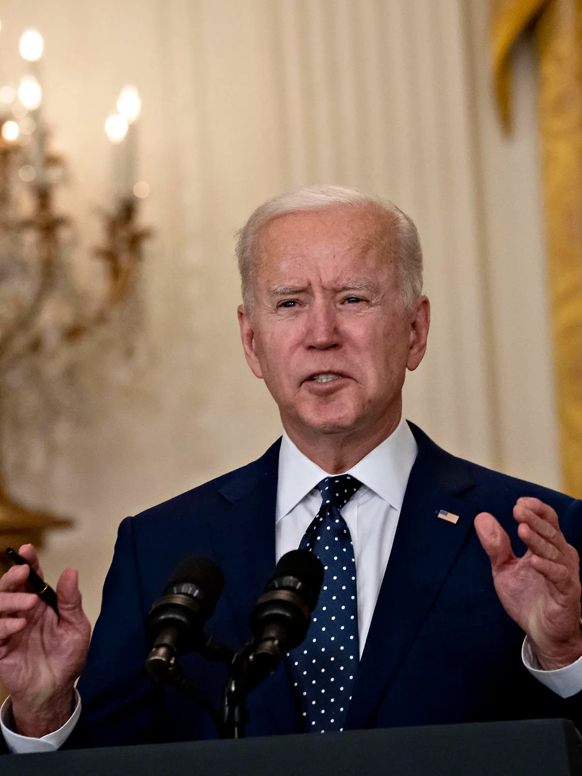  April 15, 2021, Washington, District of Columbia, USA: U.S. President Joe Biden speaks in the East Room of the White House in Washington, D.C., U.S., on Thursday, April 15, 2021. The Biden administration imposed a raft of new sanctions on Russia, including long-feared restrictions on buying new sovereign debt, in retaliation for alleged misconduct including the SolarWinds hack and efforts to disrupt the U.S. election Washington USA - ZUMAs152 20210415_zaa_s152_303 Copyright: xAndrewxHarrerx-xPoolxViaxCnpx