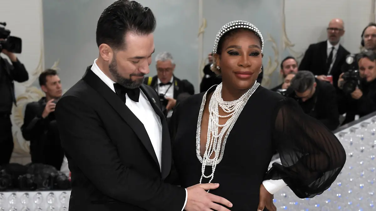 Alexis Ohanian, left, and Serena Williams attend The Metropolitan Museum of Art's Costume Institute benefit gala celebrating the opening of the "Karl Lagerfeld: A Line of Beauty" exhibition on Monday, May 1, 2023, in New York. (Photo by Evan Agostini/Invision/AP)