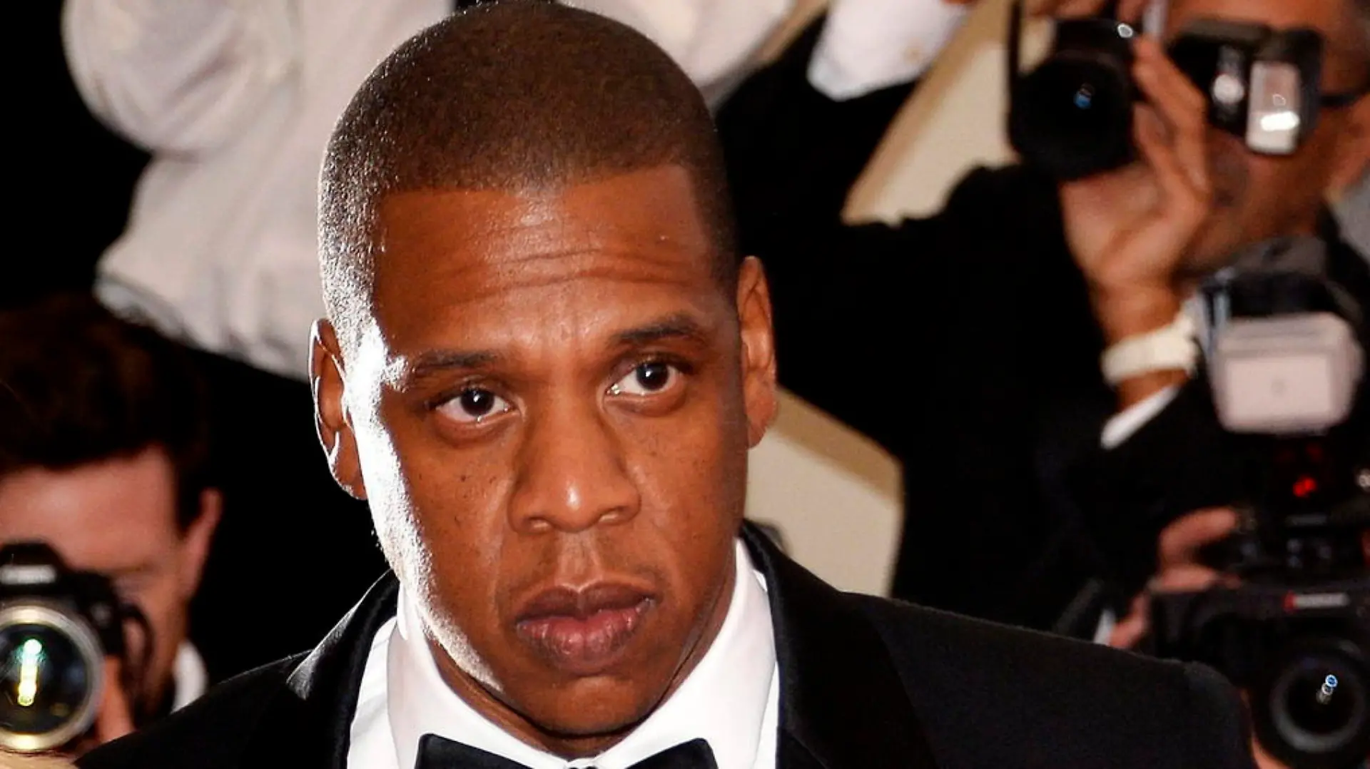 FILE - epa04733475 Beyonce Knowles (L) and husband Jay Z arrives for the 2015 Anna Wintour Costume Center Gala held at the New York Metropolitan Museum of Art in New York, New York, USA, 04 May 2015. EPA/JUSTIN LANE (zu dpa ««Lemonade»: Beyoncés Abrechnung mit Jay-Z» vom 26.04.2016) +++(c) dpa - Bildfunk+++