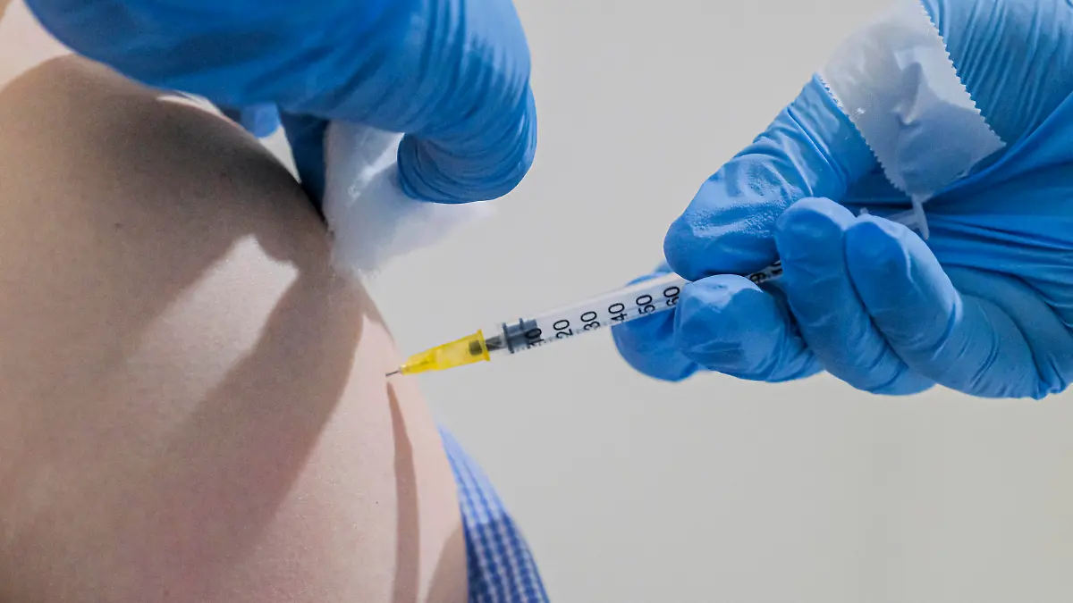 Italy: Vaccine Stazione Marittima Detail of the syringe containing the astrazeneca vaccine in naples on 20 march 2021, start of the vaccination campaign at the Stazione Marittima, a new vaccination point for the city of naples, after the EMA and AIFA stop with the Astrazeneca covid-19 vaccine File348 Copyright: xAntonioxBalascox 