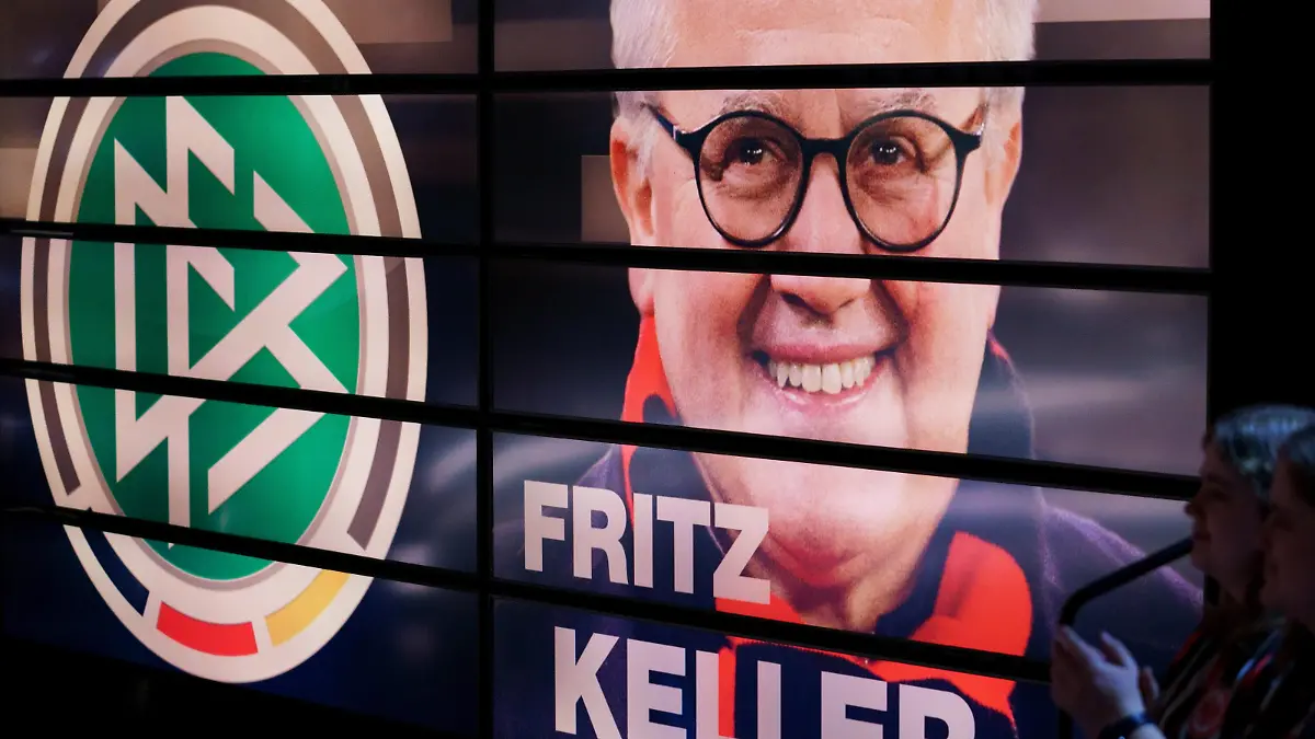 FRITZ KELLER AUF DER VIDEOWALL DAS AKTUELLE SPORTSTUDIO ZDF MAINZ PUBLICATIONxNOTxINxUSA