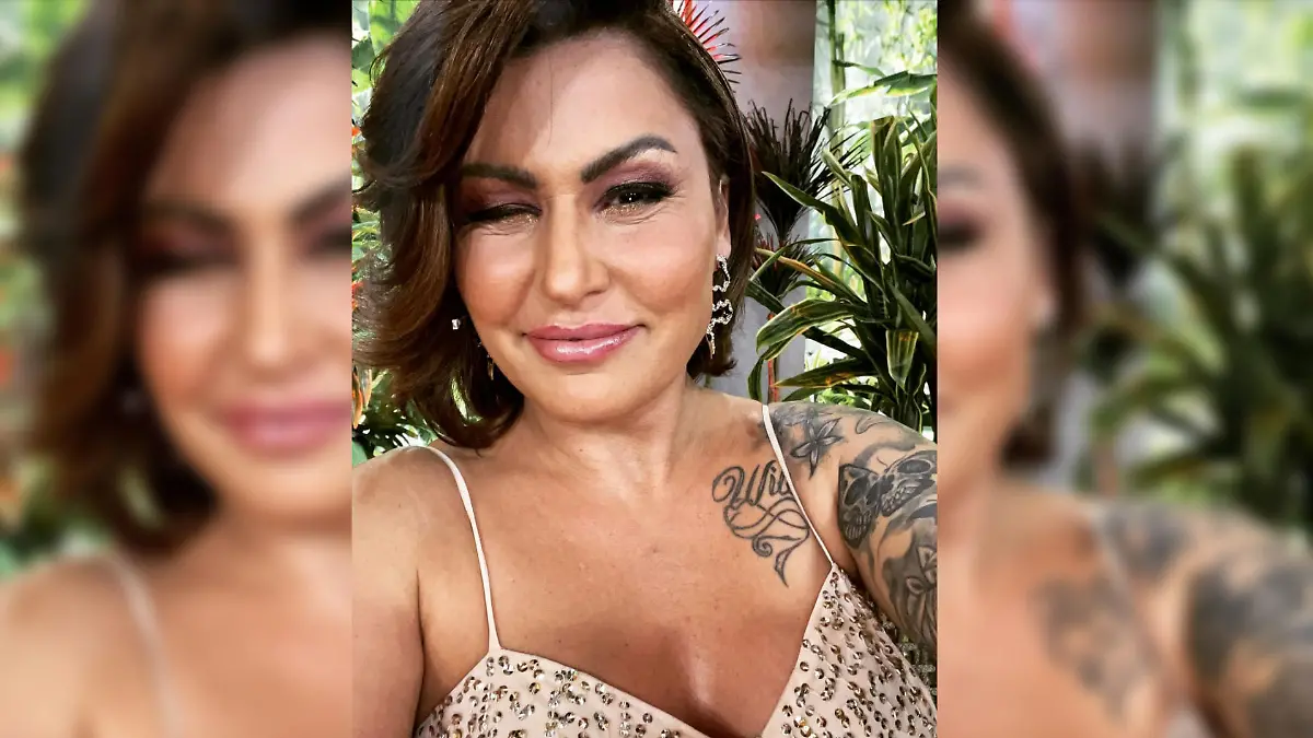 Selfie von Jasmin Herren, auf dem sie mit dunklen Haaren in die Kamera lächelt.