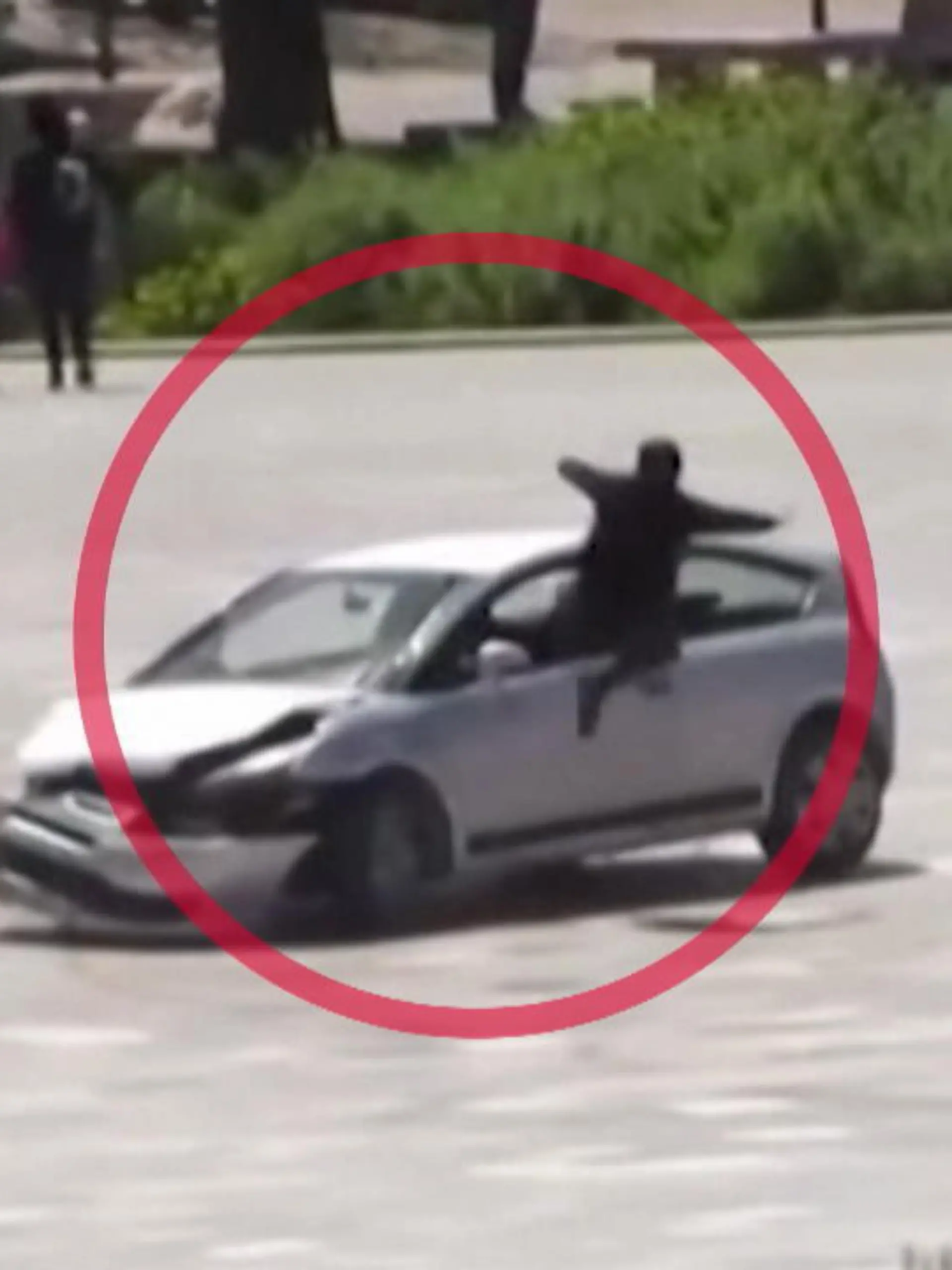 Bild zu: "Waghalsiger Sprung verhindert Tragödie"