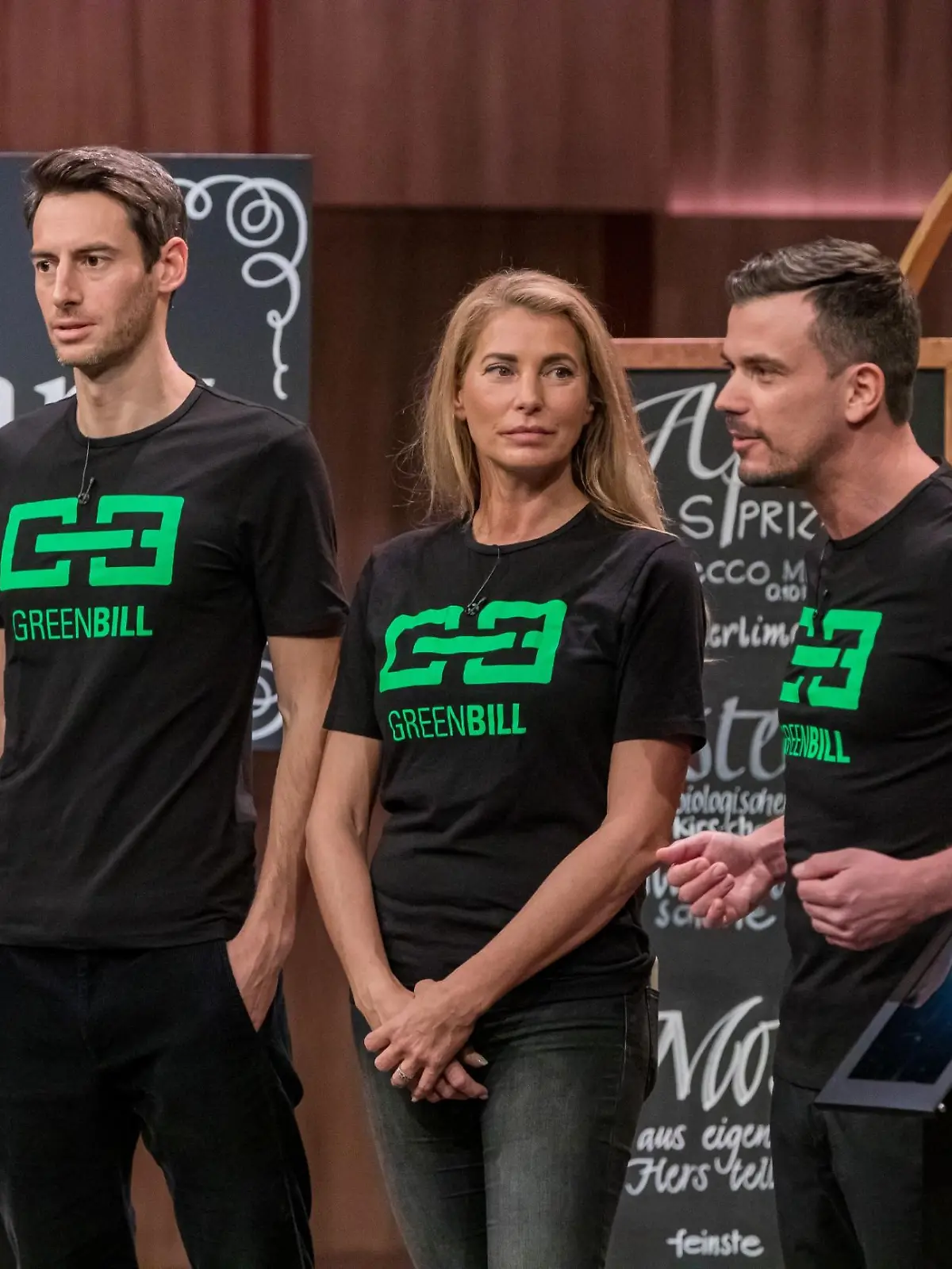 Giulia Siegel, Ludwig Heer (r.) und Tobias Kiessling präsentieren mit _GreenBill_ digitale Belege für Kassensysteme. Sie erhoffen sich ein Investment von 250.000 Euro für 10 Prozent der Anteile an ihrem Unternehmen.  Die Verwendung des sendungsbezogenen Materials ist nur mit dem Hinweis und Verlinkung auf TVNOW gestattet.