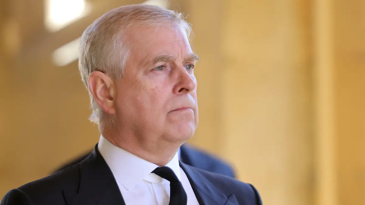 17.04.2021, Großbritannien, Windsor: Prinz Andrew, Herzog von York, vor der Beisetzung von Prinz Philip auf Schloss Windsor. Die Trauerfeier und Beisetzung von Queen-Ehemann Prinz Philip, Herzog von Edinburg, finden auf Schloss Windsor statt. Prinz Philip war am 9. April im Alter von 99 Jahren gestorben. Foto: Chris Jackson/PA Wire/dpa +++ dpa-Bildfunk +++