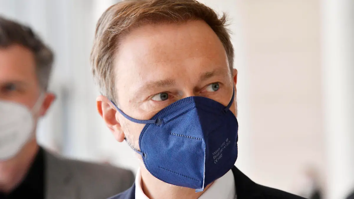  Christian Lindner bei einem Pressestatement der FDP vor der Fraktionssitzung auf der Fraktionsebene im Reichstagsgebäude. Berlin, 20.04.2021 *** Christian Lindner during a press statement of the FDP before the faction meeting on the faction level in the Reichstag building Berlin, 20 04 2021 Foto:xF.xKernx/xFuturexImage