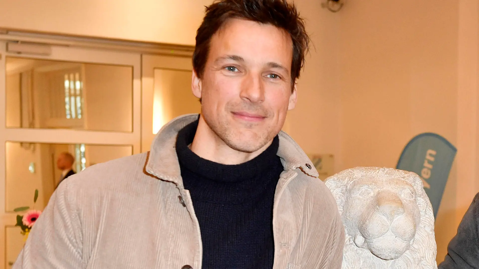 Florian David Fitz ist im Krankenhaus - der Aufenthalt bringt ihn zum Nachdenken.