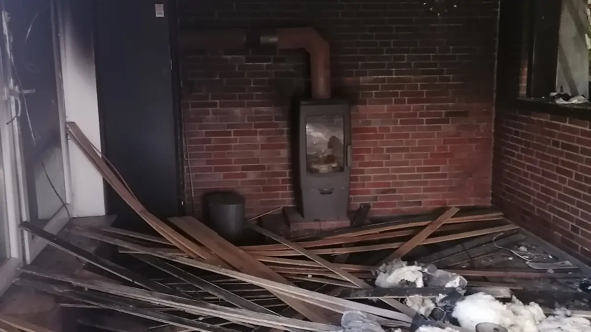 Vor allem das Erdgeschoss ist von dem Brand betroffen.