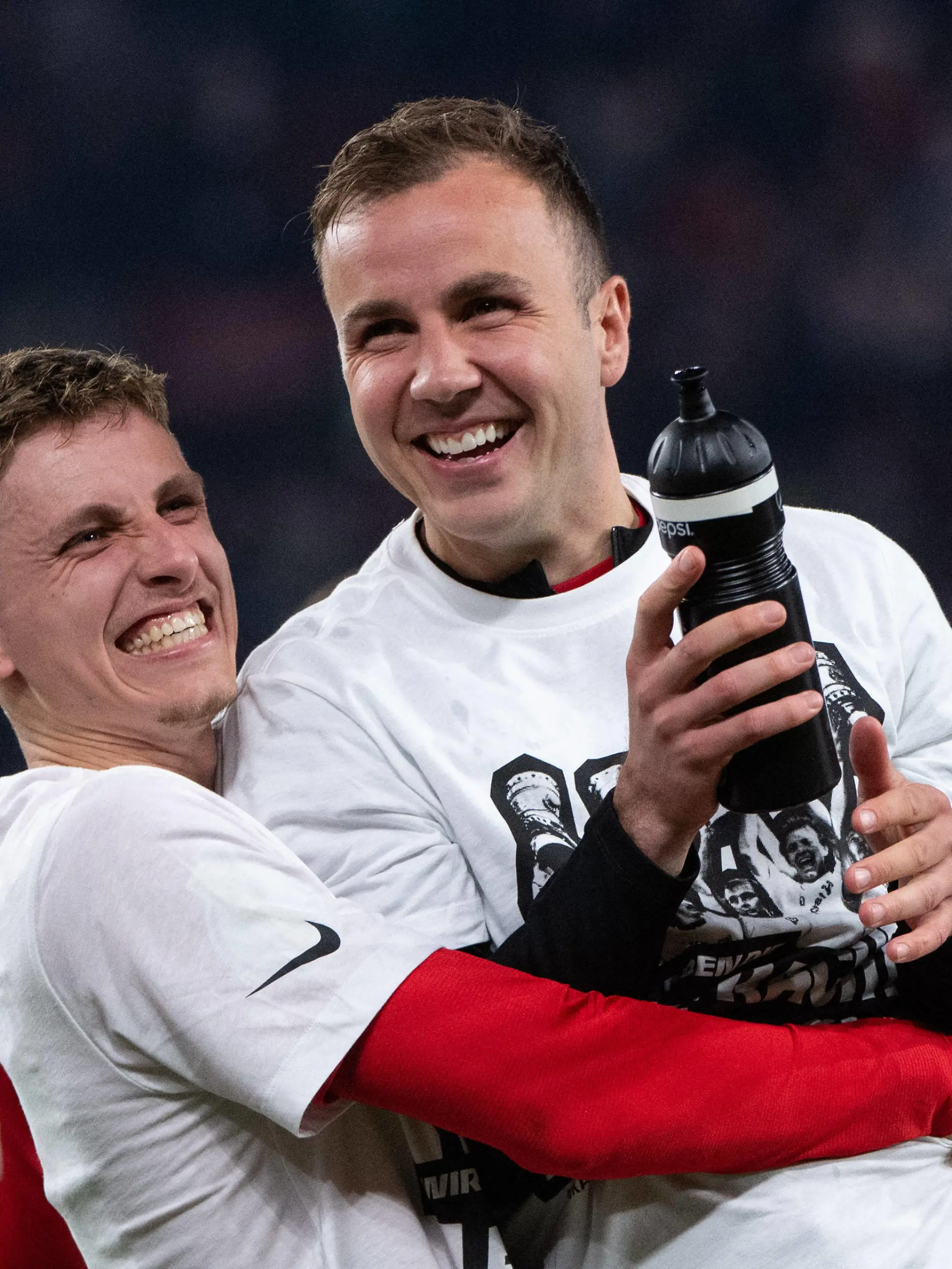 Jesper Lindstroem Eintracht Frankfurt, 29, Mario Goetze Eintracht Frankfurt, 27 jubeln ueber den Sieg, GER, VfB Stuttgart vs. Eintracht Frankfurt SGE, Fussball DFB Pokal, Halbfinale, Spielzeit 2022/2023, 03.05.2023 DFB/DFL regulations prohibit any use of photographs as image sequences and/or quasi-video GER, VfB Stuttgart vs. Eintracht Frankfurt, Fussball DFB Pokal, Halbfinale, Spielzeit 2022/2023, 03.05.2023 Stuttgart *** Jesper Lindstroem Eintracht Frankfurt, 29 , Mario Goetze Eintracht Frankfurt, 27 jubilate over victory, GER, VfB Stuttgart vs Eintracht Frankfurt SGE , Fussball DFB Pokal, Halbfinale, Spielzeit 2022 2023, 03 05 2023 DFB DFL regulations prohibit any use of photographs as image sequences and or quasi video GER, VfB Stuttgart vs Eintracht Frankfurt, Fussball DFB Pokal, Halbfinale, Spielzeit 2022 2023, 03 05 2023 Stuttgart Copyright: xEibner-Pressefoto/Memmlerx EP_MMR