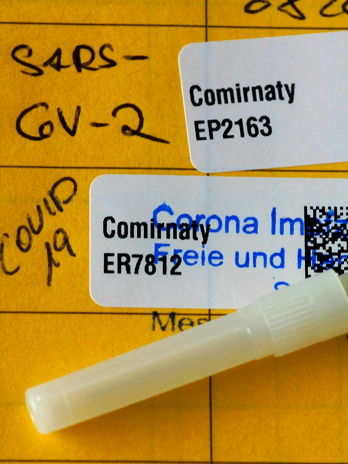 Impfpass mit Corona-Impfung *** Vaccination certificate with Corona vaccination 1000005130 