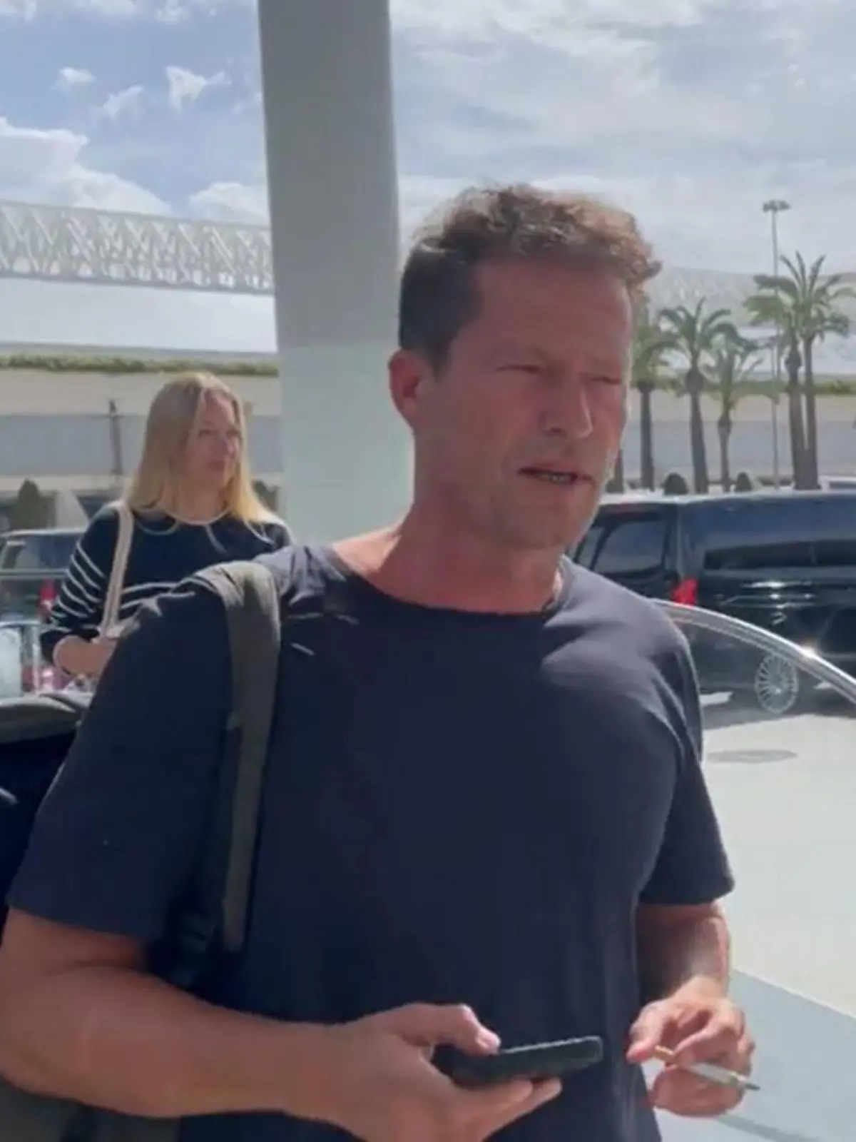 Til Schweiger am Flughafen von Mallorca.
