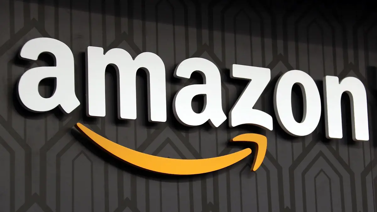 September 17, 2018 - New York City, New York, U.S. - A view of the Amazon logo at Amazon Books located at The Shops at Columbus Circle. Amazon is one of the most successful companies on the S&P 500. CEO Jeff Bezos was recently named World s Richest Man. New York City U.S. PUBLICATIONxINxGERxSUIxAUTxONLY - ZUMAk03_ 20180917_zaf_k03_022 Copyright: xNancyxKaszermanx