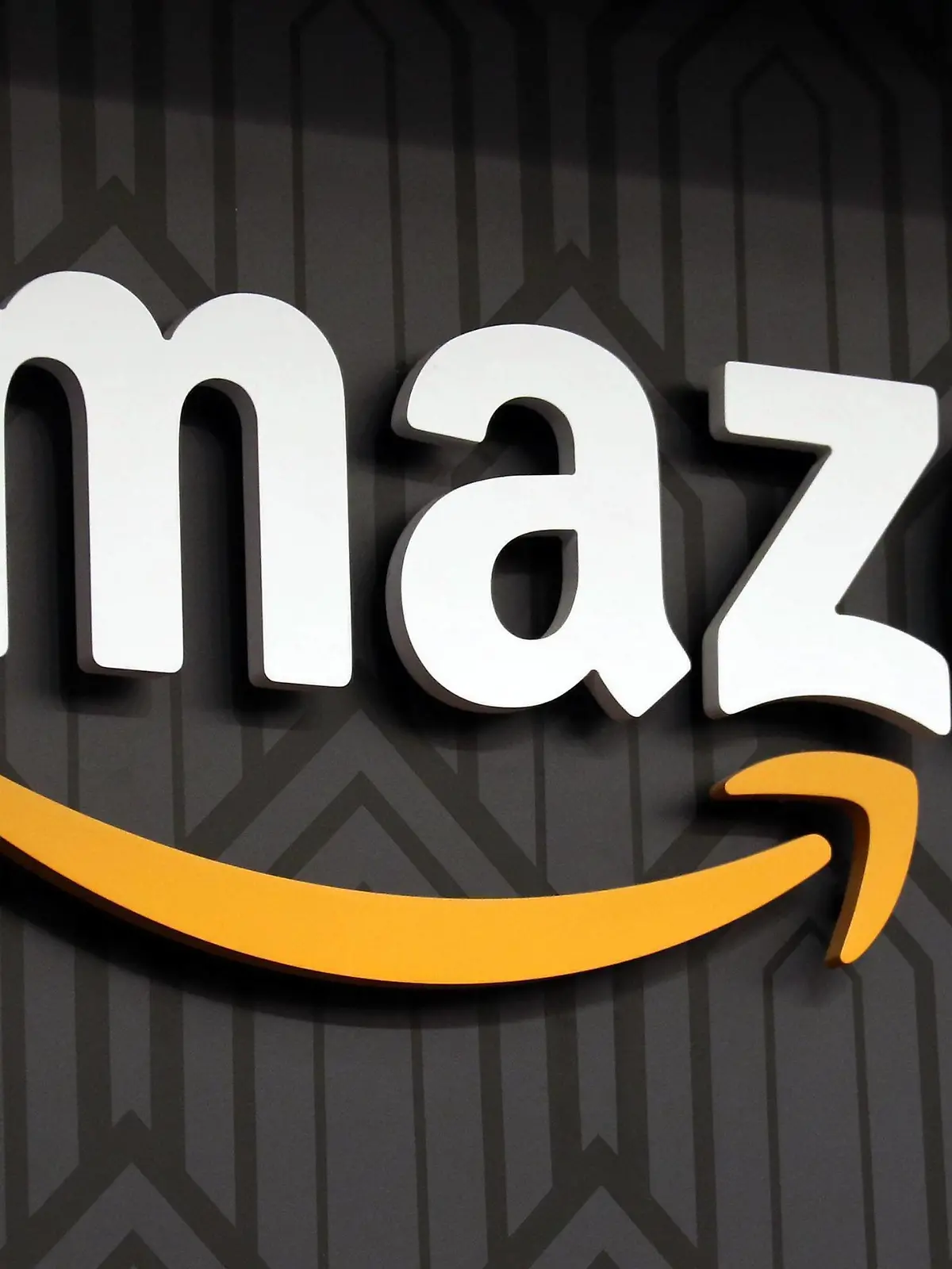  September 17, 2018 - New York City, New York, U.S. - A view of the Amazon logo at Amazon Books located at The Shops at Columbus Circle. Amazon is one of the most successful companies on the S&P 500. CEO Jeff Bezos was recently named World s Richest Man. New York City U.S. PUBLICATIONxINxGERxSUIxAUTxONLY - ZUMAk03_ 20180917_zaf_k03_022 Copyright: xNancyxKaszermanx