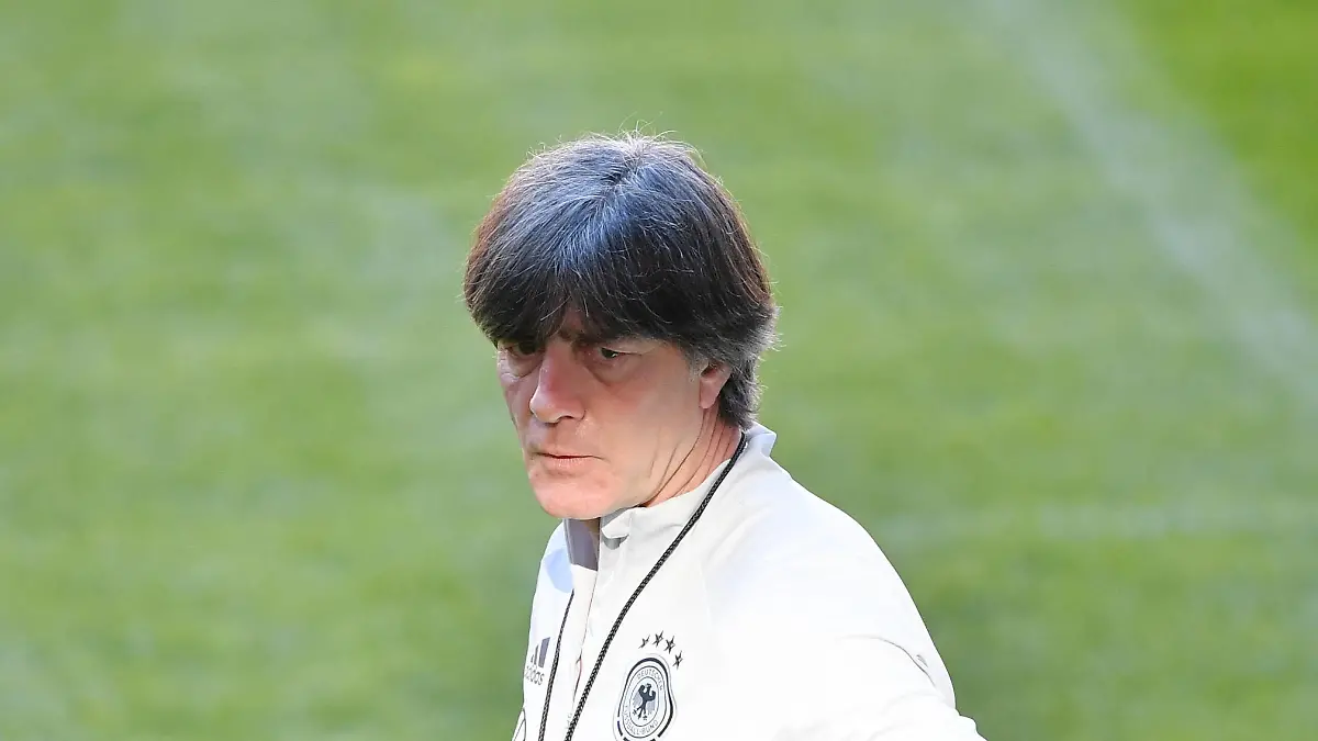 Trainer Joachim Löw Deutschland, Jogi Löw 30.03.2021, Fussball GER, WM Qualifikation 2021/2022, Training deutsche Fussballnationalmannschaft, Foto: Maik Hölter/TEAM2sportphoto Duesseldorf Nordrhein Westfalen Deutschland *** Coach Joachim Löw Germany , Jogi Löw 30 03 2021, football GER, world cup qualification 2021 2022, training german national football team, photo Maik Hölter TEAM2sportphoto Duesseldorf Nordrhein Westfalen Germany Team2 