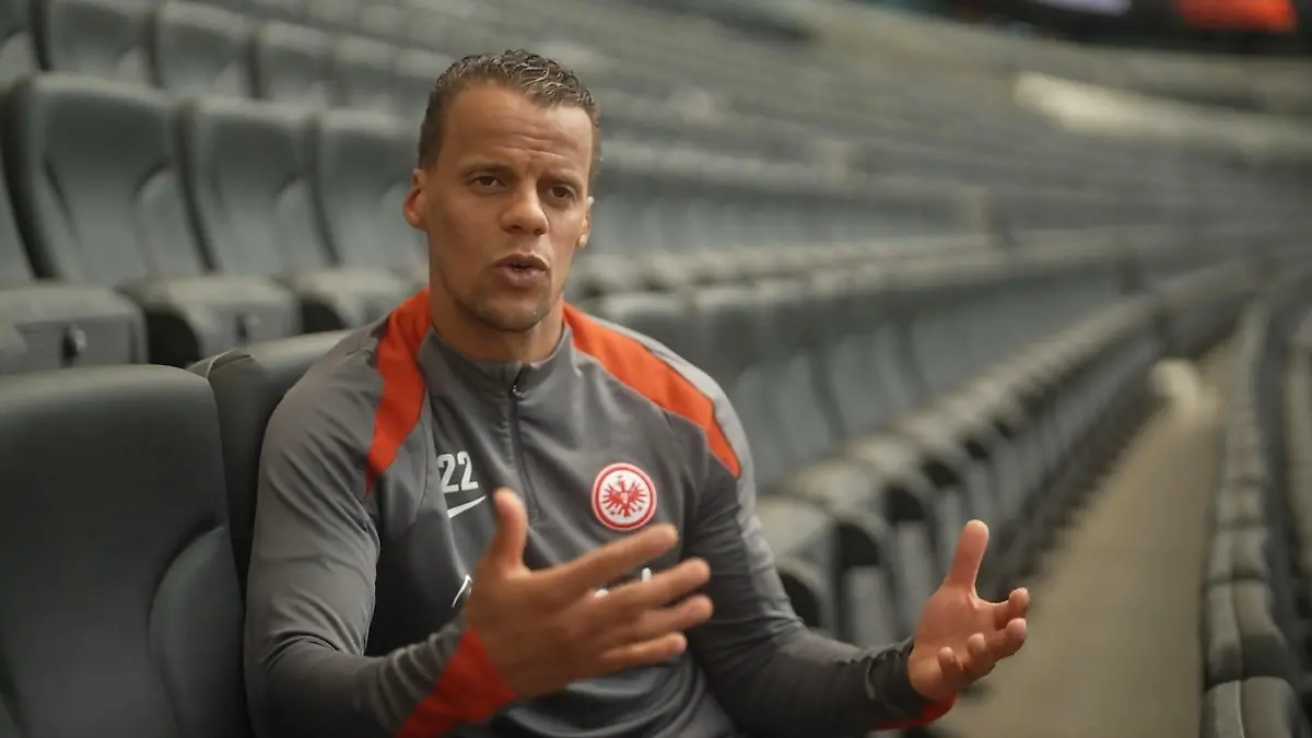 Chandler unterhält sich im Zoo mit Fans Rückspiel-Krimi gegen Tottenham