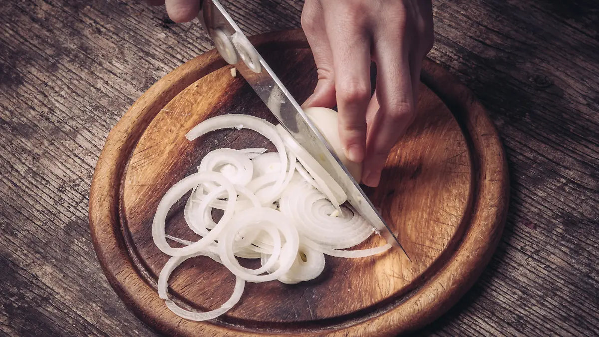 Zwiebel, Messer, Hand