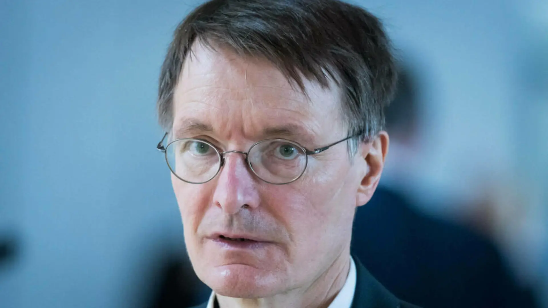 Karl Lauterbach musste sich am Auge operieren lassen