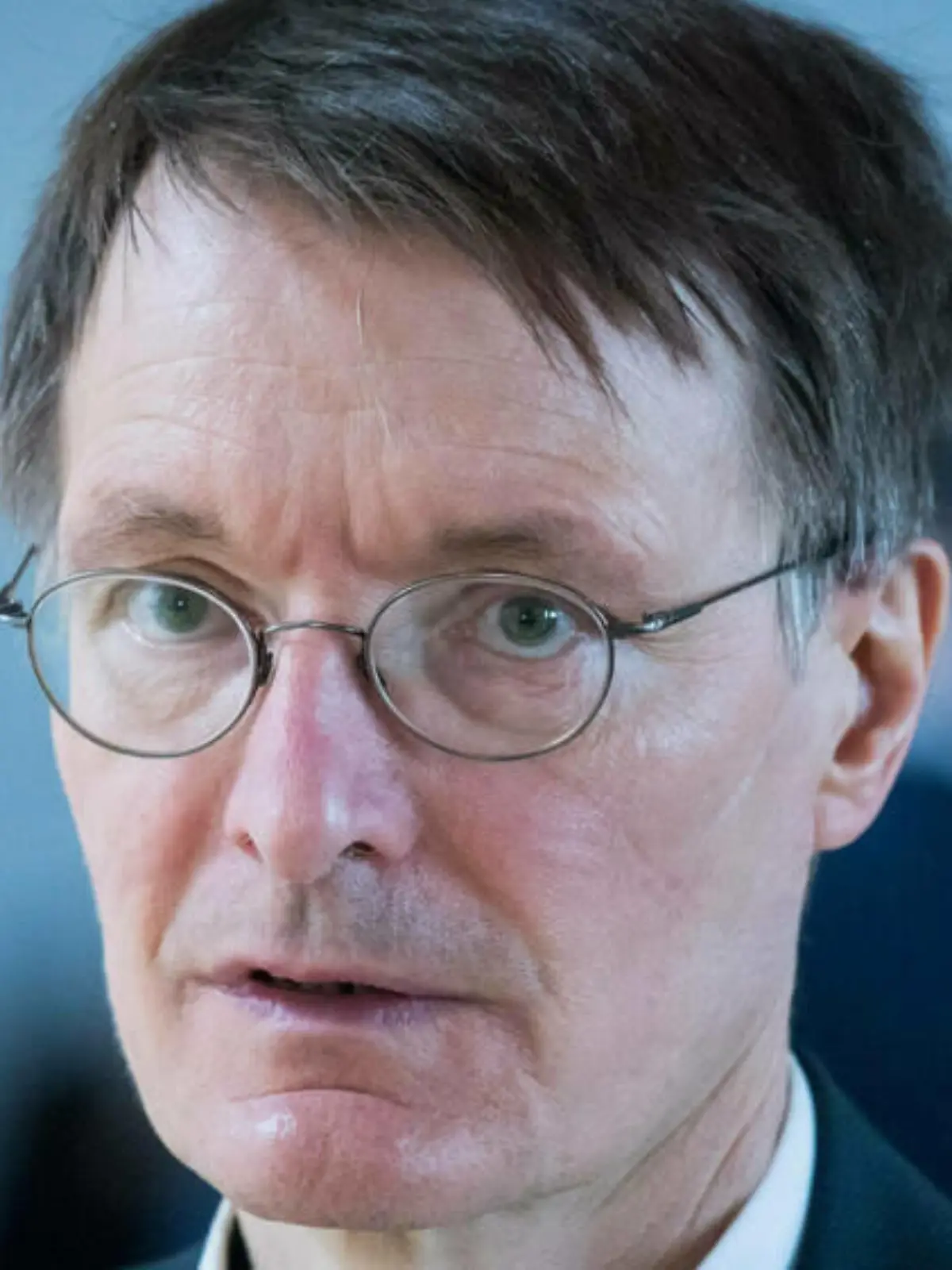 Karl Lauterbach musste sich am Auge operieren lassen