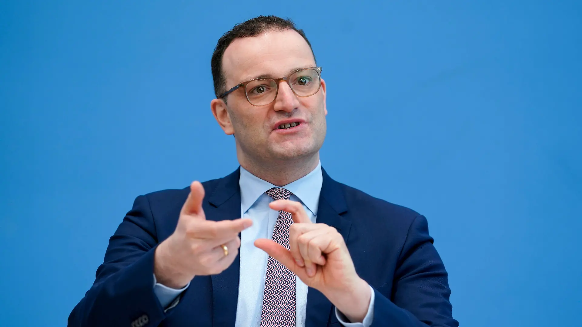 Bundespressekonferenz, Aktuelle Corona Lage Aktuell, 15.04.2021, Berlin, Bundesminister für Gesundheit Jens Spahn im Portrait mit besonderer Geste bei der Bundespressekonferenz zum Thema Aktuelle Corona-Lage Berlin Berlin Deutschland *** Federal Press Conference, Current Corona Situation Current, 15 04 2021, Berlin, Federal Minister of Health Jens Spahn in portrait with special gesture at the Federal Press Conference on Current Corona Situation Berlin Berlin Germany