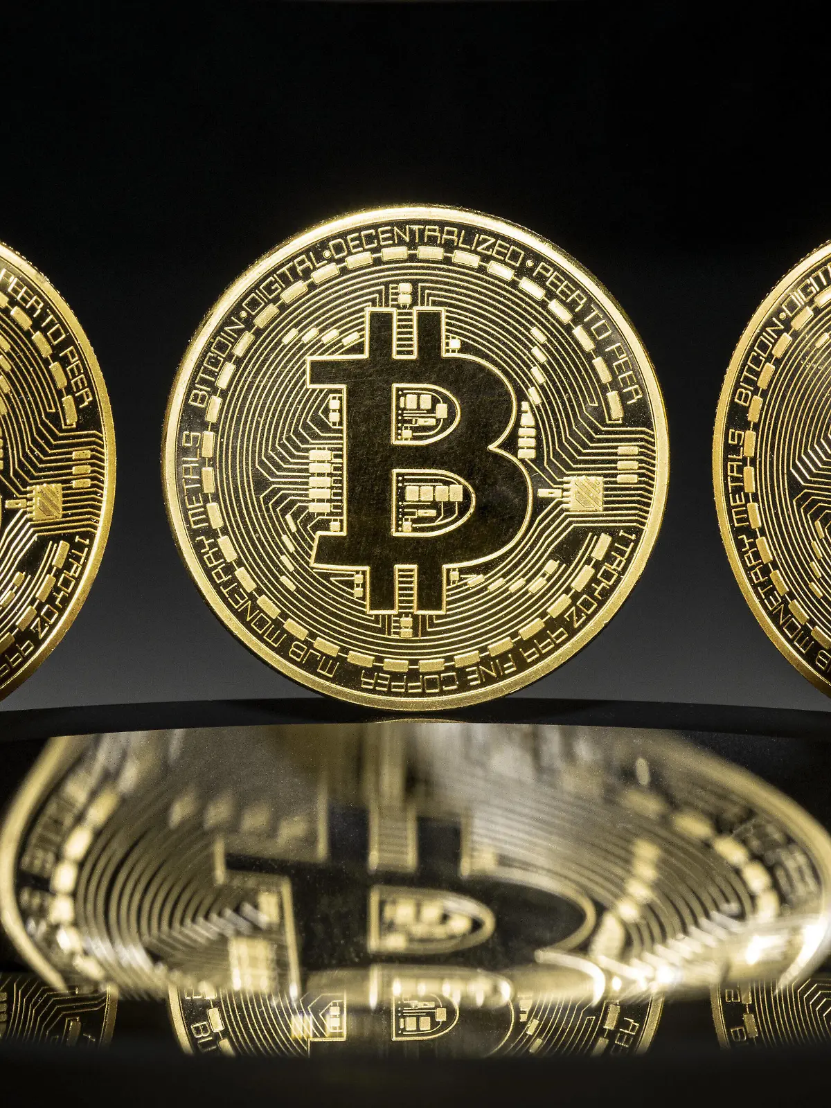  Symbolbild zum Thema Bitcoins - virtuelle Waehrung. Berlin, 03.01.2020. Berlin Deutschland *** Symbolic picture on the subject of Bitcoins virtual currency Berlin, 03 01 2020 Berlin Germany PUBLICATIONxINxGERxSUIxAUTxONLY Copyright: xJaninexSchmitz/photothek.netx