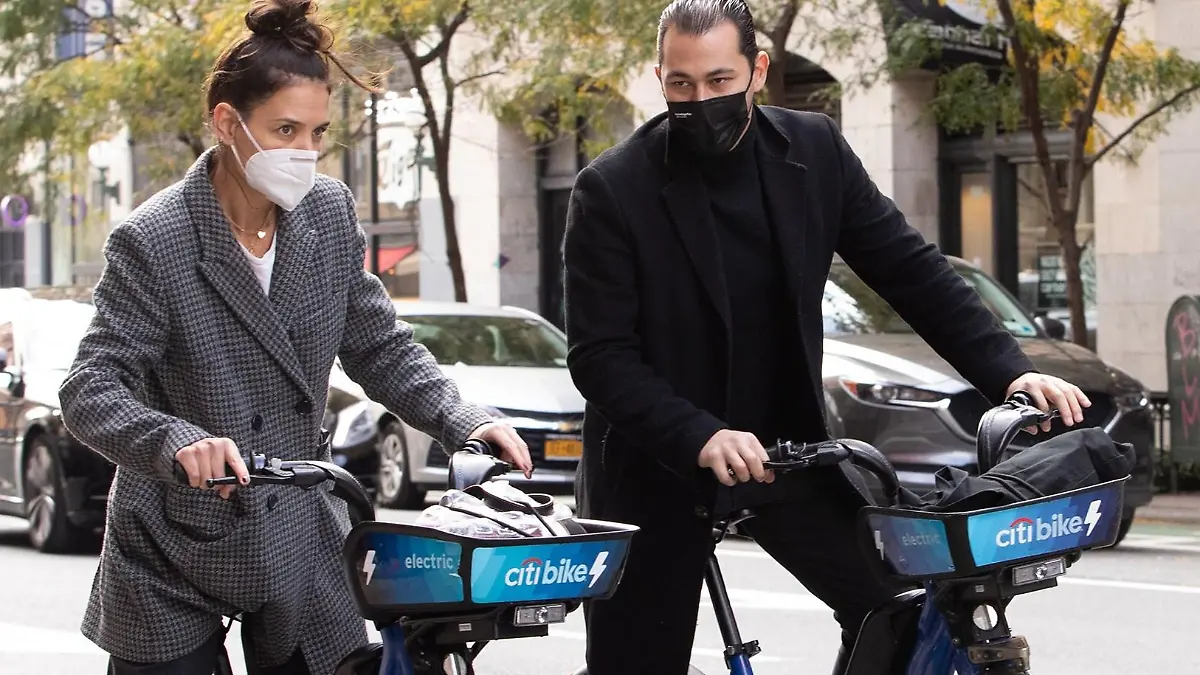 Die Beziehung von Katie Holmes und Emilio Vitolo Jr. soll nur noch auf Sparflamme köcheln.
